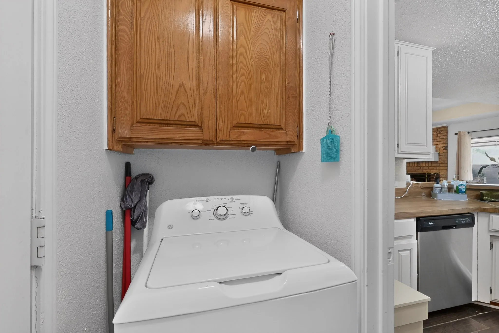 Single Family Residence For Sale in Hood County , 613 Overhill Road, Granbury, Texas 76048, 3 Bedroom, 2 Bathroom, 2 Garage spaces, 1,535 Sqft, built in 1988, mls#21383076, Real Estate Agent in Granbury, Homes For Sale in Hood county, Homes For Sale in Granbury, Realtor in Granbury Texas, Real Estate Brokerage Independent Realty Texas, Luminita Cordes Realtor