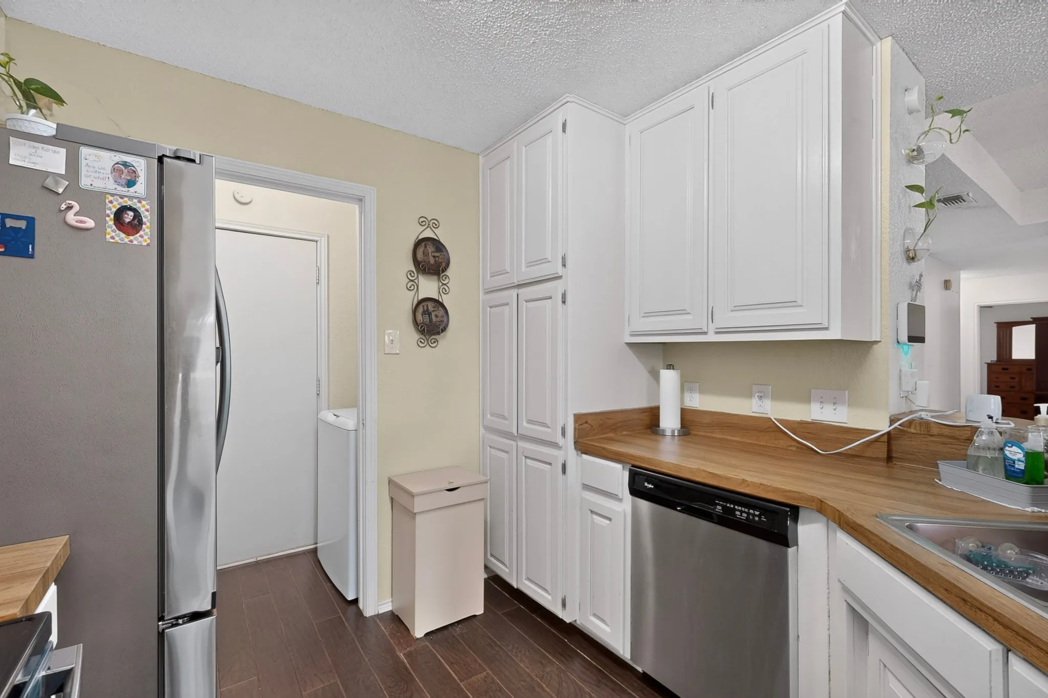 Single Family Residence For Sale in Hood County , 613 Overhill Road, Granbury, Texas 76048, 3 Bedroom, 2 Bathroom, 2 Garage spaces, 1,535 Sqft, built in 1988, mls#21383076, Real Estate Agent in Granbury, Homes For Sale in Hood county, Homes For Sale in Granbury, Realtor in Granbury Texas, Real Estate Brokerage Independent Realty Texas, Luminita Cordes Realtor