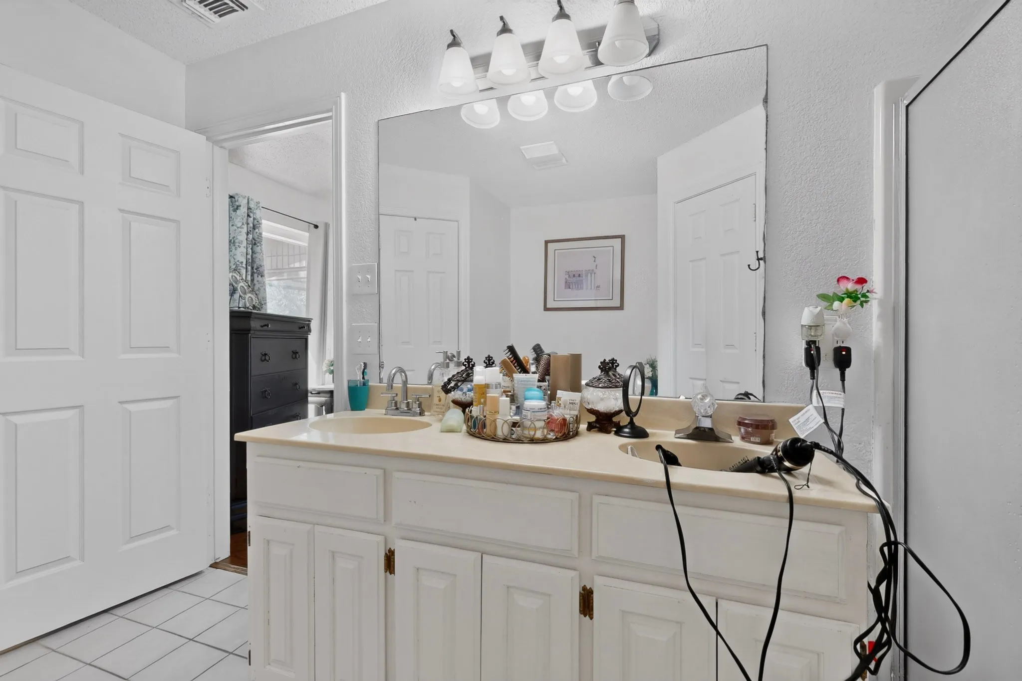 Single Family Residence For Sale in Hood County , 613 Overhill Road, Granbury, Texas 76048, 3 Bedroom, 2 Bathroom, 2 Garage spaces, 1,535 Sqft, built in 1988, mls#21383076, Real Estate Agent in Granbury, Homes For Sale in Hood county, Homes For Sale in Granbury, Realtor in Granbury Texas, Real Estate Brokerage Independent Realty Texas, Luminita Cordes Realtor
