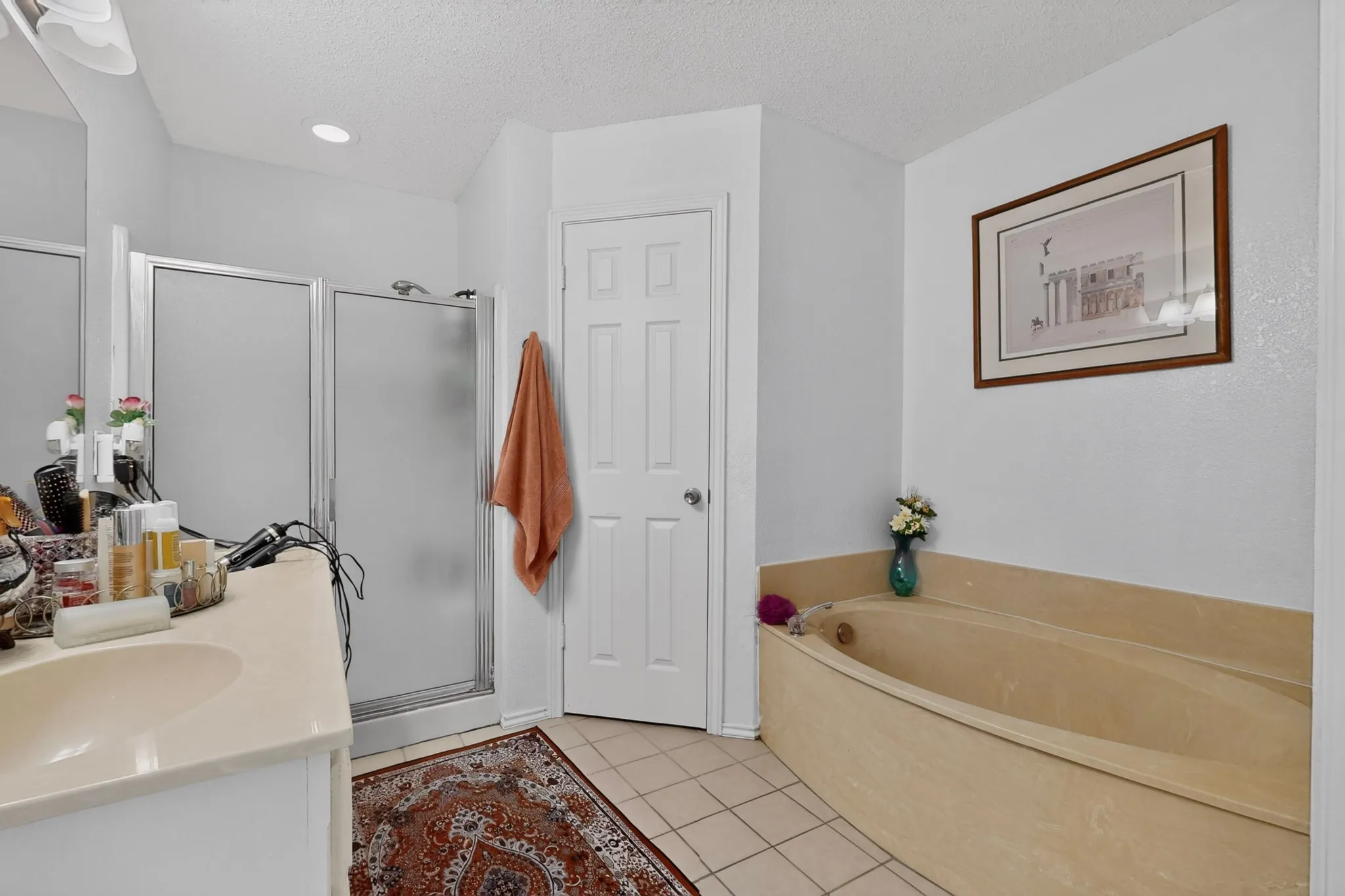 Single Family Residence For Sale in Hood County , 613 Overhill Road, Granbury, Texas 76048, 3 Bedroom, 2 Bathroom, 2 Garage spaces, 1,535 Sqft, built in 1988, mls#21383076, Real Estate Agent in Granbury, Homes For Sale in Hood county, Homes For Sale in Granbury, Realtor in Granbury Texas, Real Estate Brokerage Independent Realty Texas, Luminita Cordes Realtor