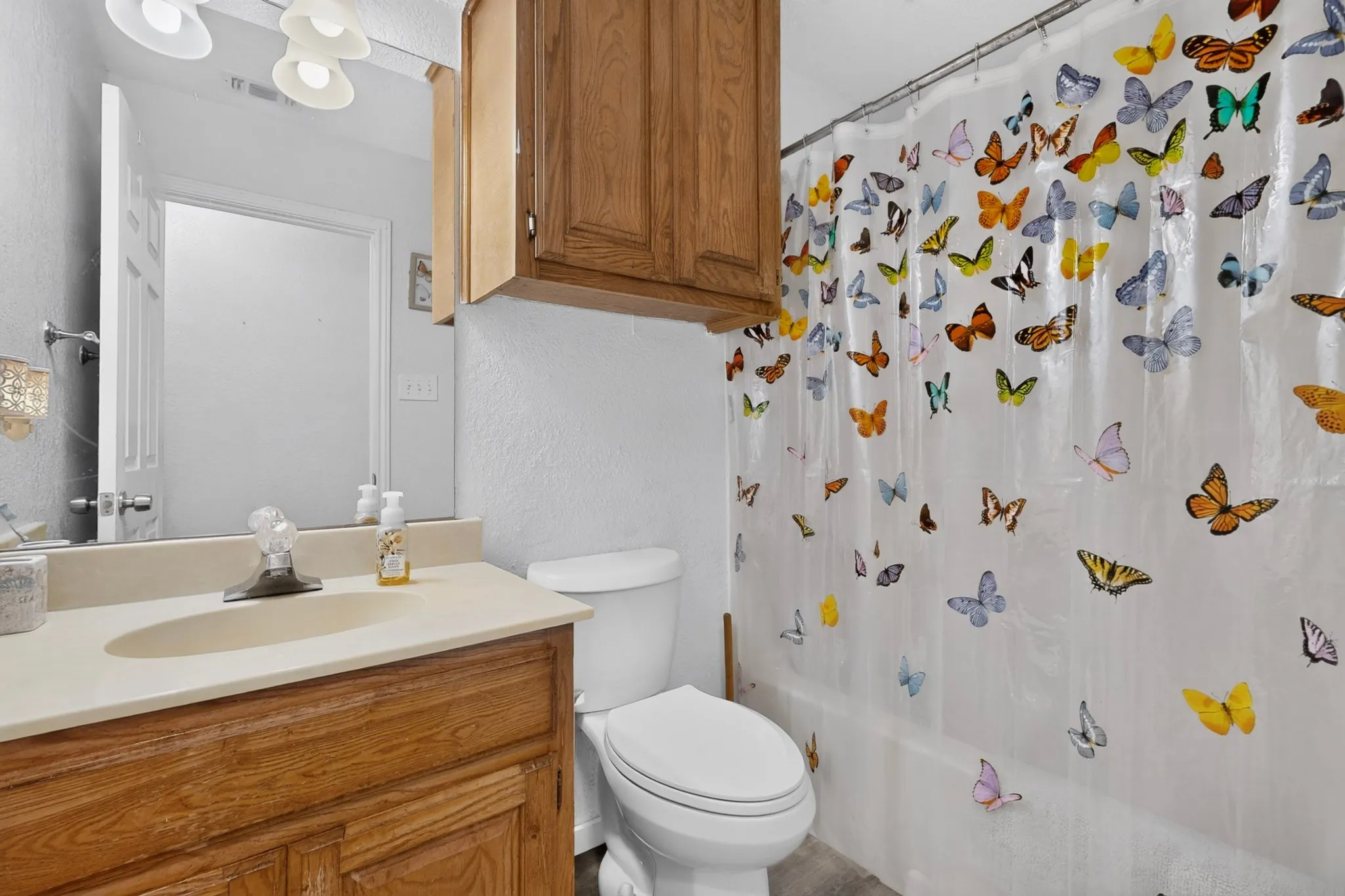 Single Family Residence For Sale in Hood County , 613 Overhill Road, Granbury, Texas 76048, 3 Bedroom, 2 Bathroom, 2 Garage spaces, 1,535 Sqft, built in 1988, mls#21383076, Real Estate Agent in Granbury, Homes For Sale in Hood county, Homes For Sale in Granbury, Realtor in Granbury Texas, Real Estate Brokerage Independent Realty Texas, Luminita Cordes Realtor