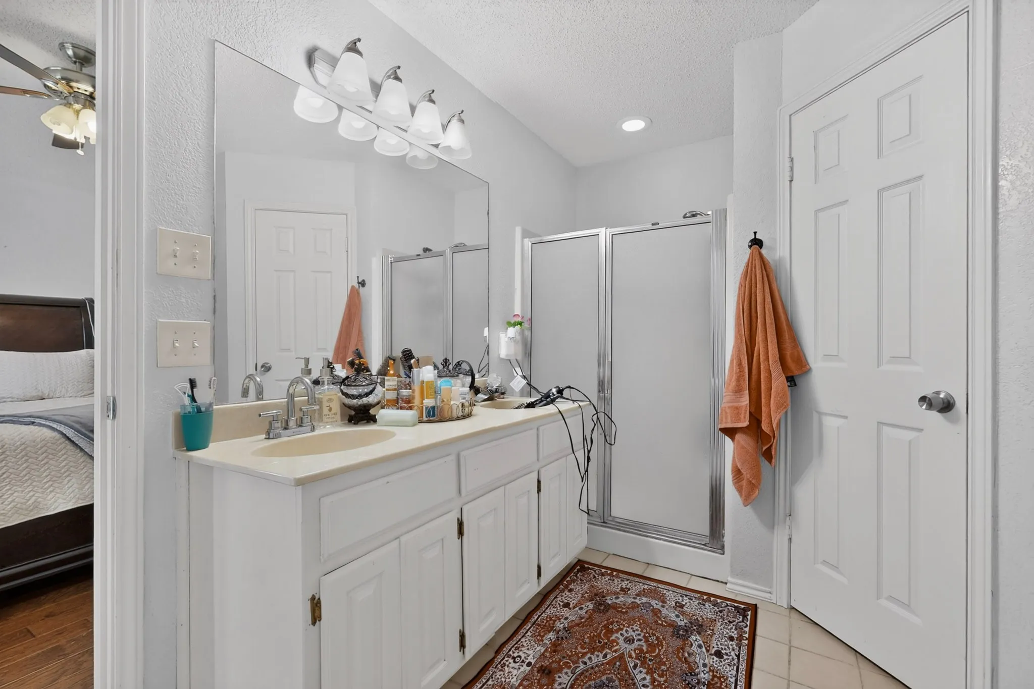 Single Family Residence For Sale in Hood County , 613 Overhill Road, Granbury, Texas 76048, 3 Bedroom, 2 Bathroom, 2 Garage spaces, 1,535 Sqft, built in 1988, mls#21383076, Real Estate Agent in Granbury, Homes For Sale in Hood county, Homes For Sale in Granbury, Realtor in Granbury Texas, Real Estate Brokerage Independent Realty Texas, Luminita Cordes Realtor