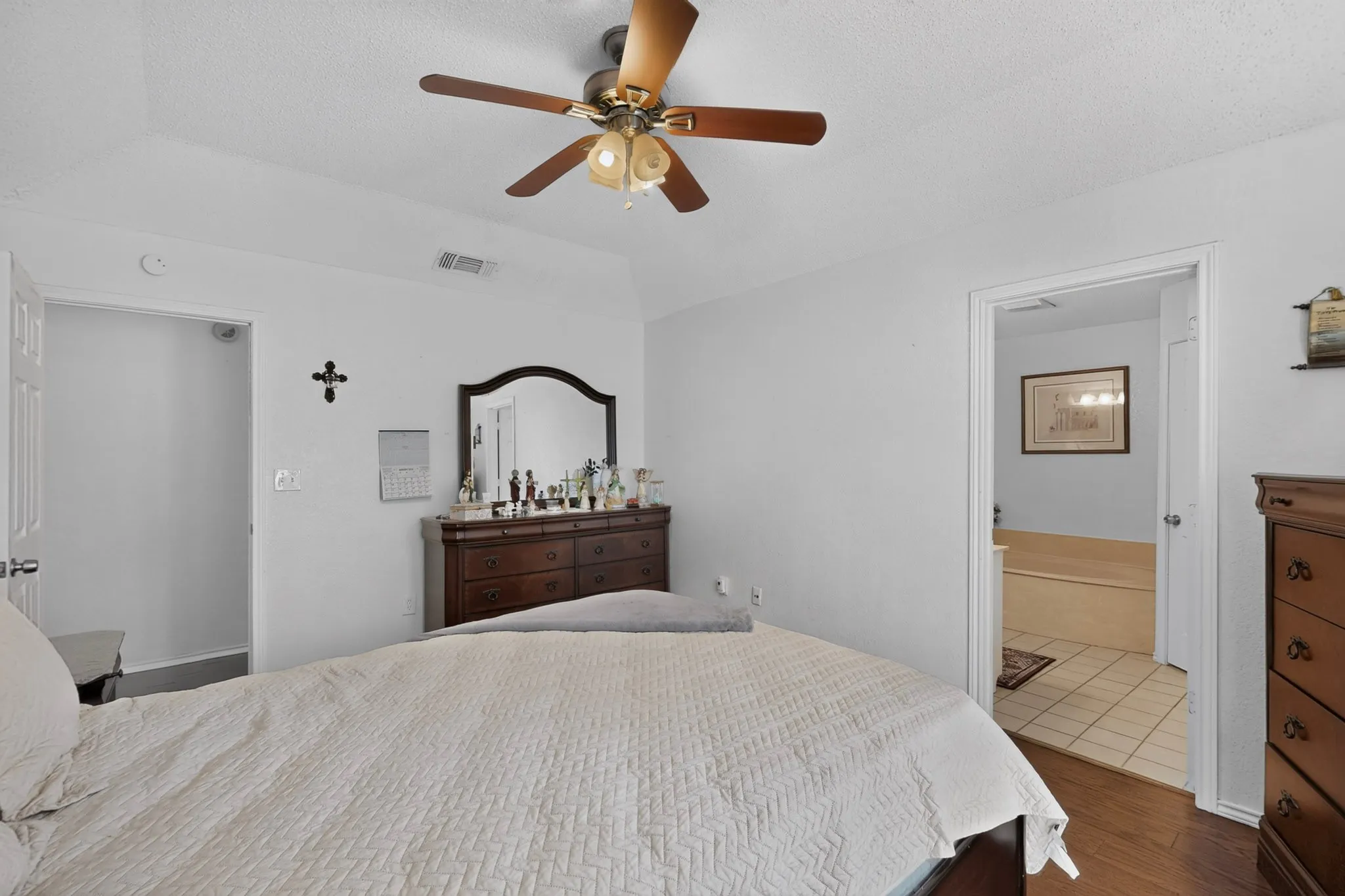 Single Family Residence For Sale in Hood County , 613 Overhill Road, Granbury, Texas 76048, 3 Bedroom, 2 Bathroom, 2 Garage spaces, 1,535 Sqft, built in 1988, mls#21383076, Real Estate Agent in Granbury, Homes For Sale in Hood county, Homes For Sale in Granbury, Realtor in Granbury Texas, Real Estate Brokerage Independent Realty Texas, Luminita Cordes Realtor