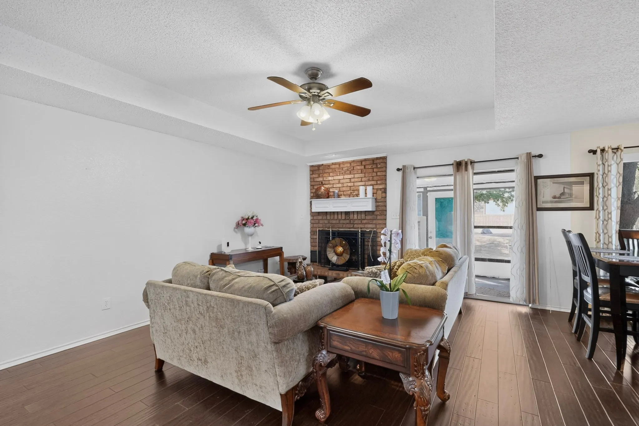 Single Family Residence For Sale in Hood County , 613 Overhill Road, Granbury, Texas 76048, 3 Bedroom, 2 Bathroom, 2 Garage spaces, 1,535 Sqft, built in 1988, mls#21383076, Real Estate Agent in Granbury, Homes For Sale in Hood county, Homes For Sale in Granbury, Realtor in Granbury Texas, Real Estate Brokerage Independent Realty Texas, Luminita Cordes Realtor