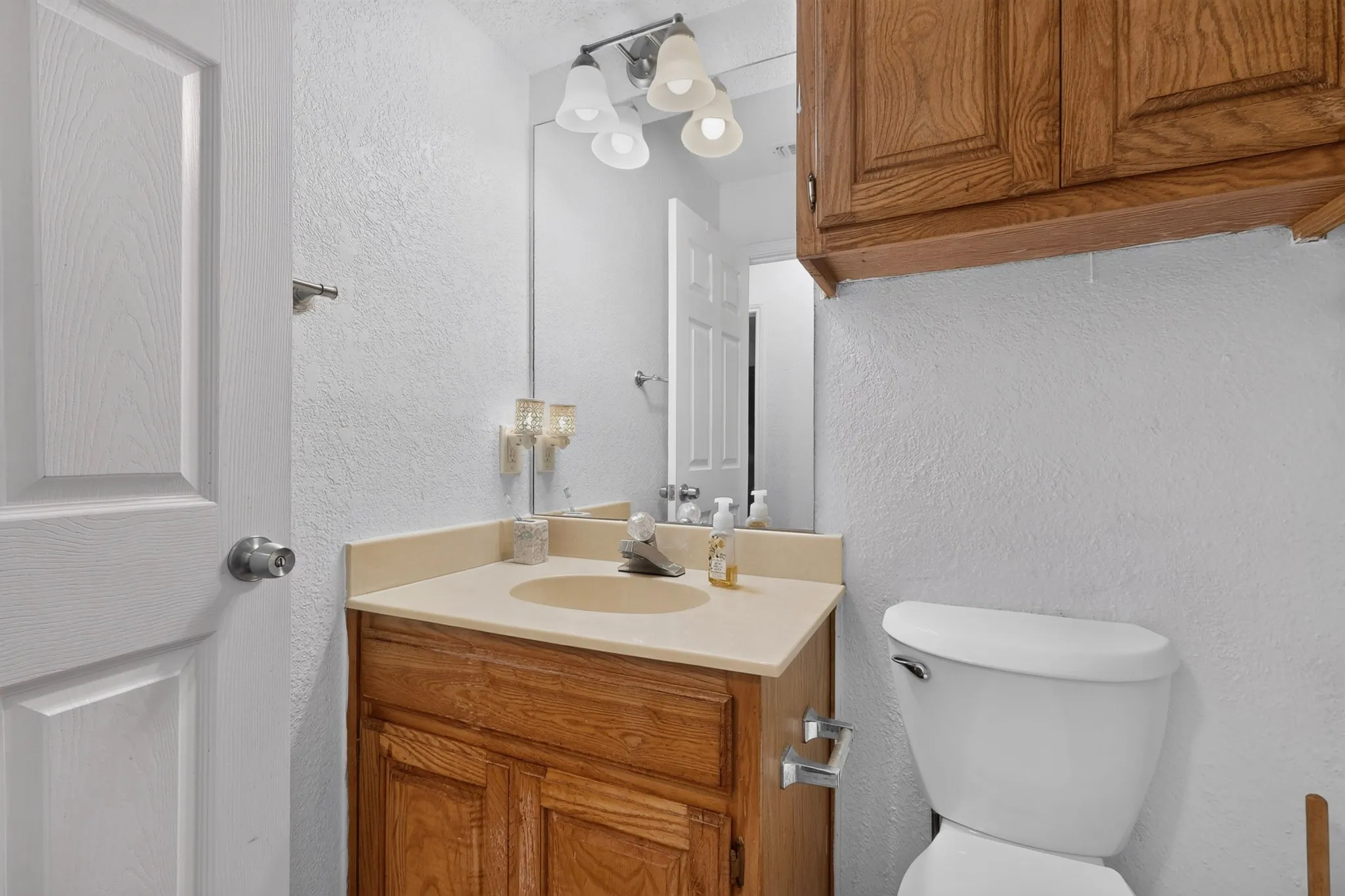 Single Family Residence For Sale in Hood County , 613 Overhill Road, Granbury, Texas 76048, 3 Bedroom, 2 Bathroom, 2 Garage spaces, 1,535 Sqft, built in 1988, mls#21383076, Real Estate Agent in Granbury, Homes For Sale in Hood county, Homes For Sale in Granbury, Realtor in Granbury Texas, Real Estate Brokerage Independent Realty Texas, Luminita Cordes Realtor