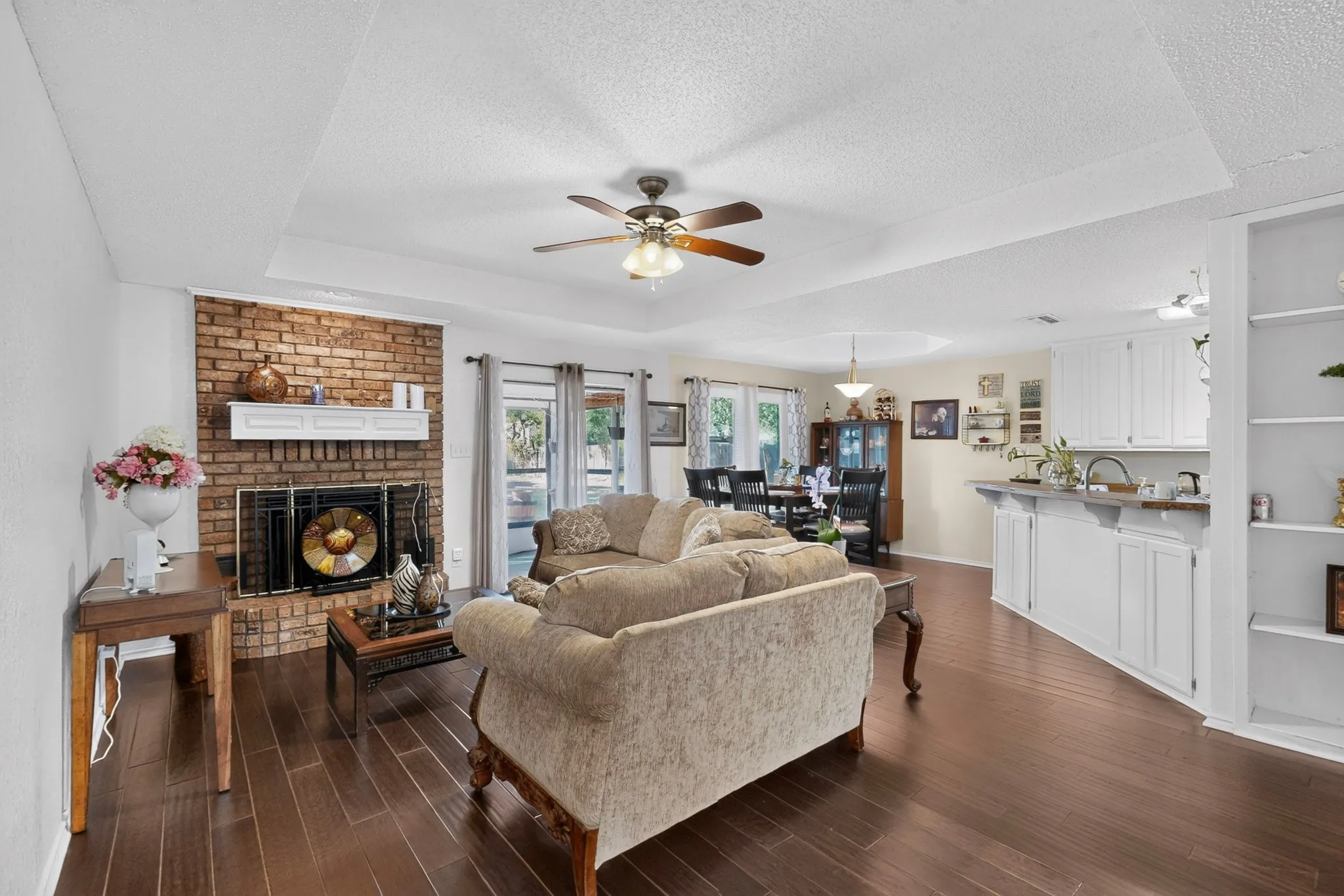 Single Family Residence For Sale in Hood County , 613 Overhill Road, Granbury, Texas 76048, 3 Bedroom, 2 Bathroom, 2 Garage spaces, 1,535 Sqft, built in 1988, mls#21383076, Real Estate Agent in Granbury, Homes For Sale in Hood county, Homes For Sale in Granbury, Realtor in Granbury Texas, Real Estate Brokerage Independent Realty Texas, Luminita Cordes Realtor