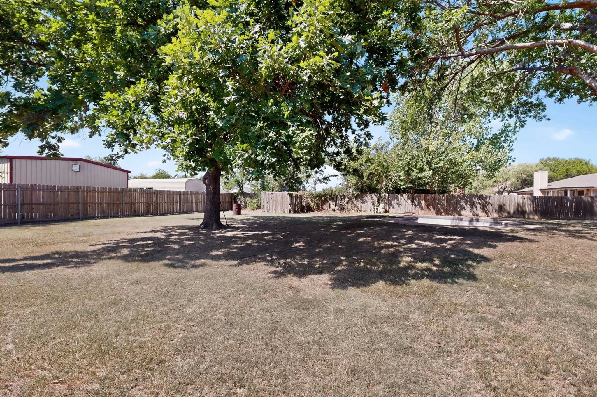 Single Family Residence For Sale in Hood County , 613 Overhill Road, Granbury, Texas 76048, 3 Bedroom, 2 Bathroom, 2 Garage spaces, 1,535 Sqft, built in 1988, mls#21383076, Real Estate Agent in Granbury, Homes For Sale in Hood county, Homes For Sale in Granbury, Realtor in Granbury Texas, Real Estate Brokerage Independent Realty Texas, Luminita Cordes Realtor