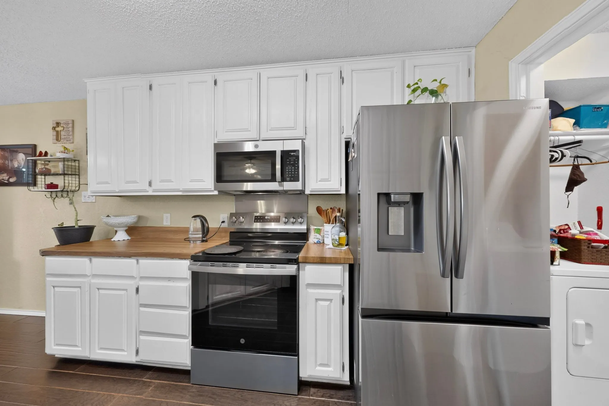 Single Family Residence For Sale in Hood County , 613 Overhill Road, Granbury, Texas 76048, 3 Bedroom, 2 Bathroom, 2 Garage spaces, 1,535 Sqft, built in 1988, mls#21383076, Real Estate Agent in Granbury, Homes For Sale in Hood county, Homes For Sale in Granbury, Realtor in Granbury Texas, Real Estate Brokerage Independent Realty Texas, Luminita Cordes Realtor