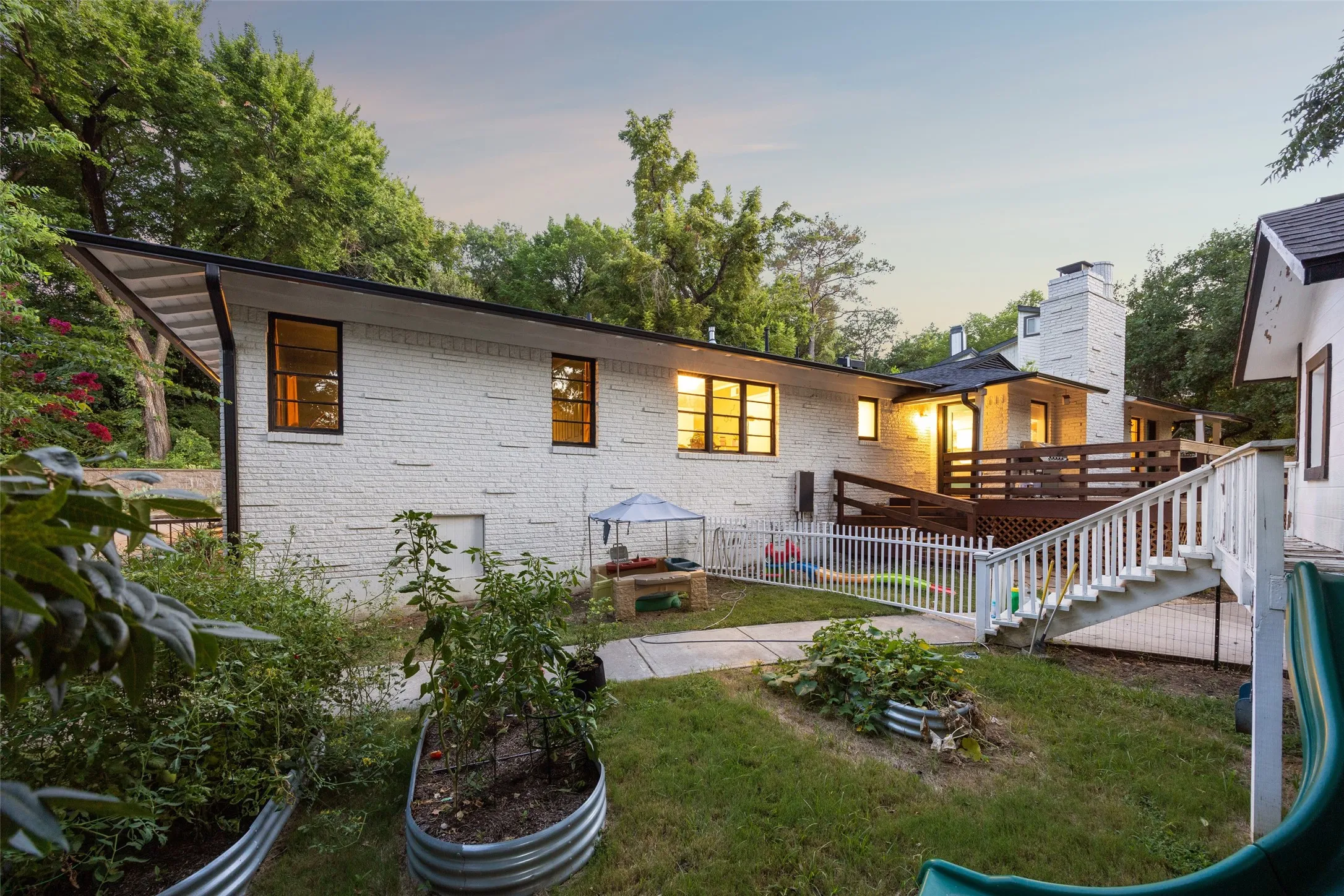 Single Family Residence For Sale in Dallas County , 1657 Nob Hill Road, Dallas, Texas 75208, 4 Bedroom, 2 Bathroom, 2 Garage spaces, 2,330 Sqft, built in 1954, mls#21384424, Real Estate Agent in Dallas, Homes For Sale in Dallas county, Homes For Sale in Dallas, Realtor in Dallas Texas, Real Estate Brokerage Independent Realty Texas, Luminita Cordes Realtor