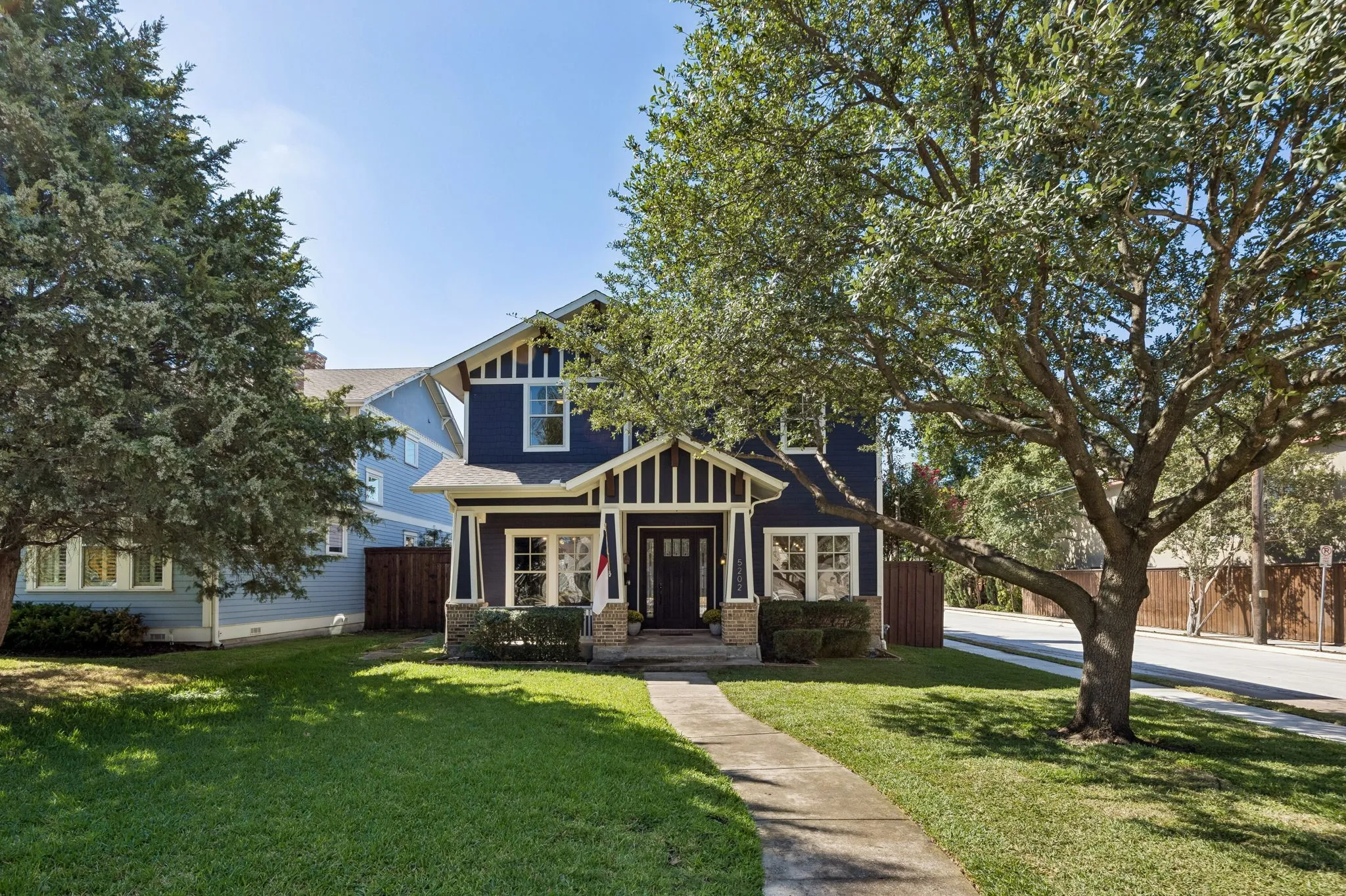 Single Family Residence For Sale in Dallas County , 5202 Miller Avenue, Dallas, Texas 75206, 3 Bedroom, 3 Bathroom, 2 Garage spaces, 2,882 Sqft, built in 2009, mls#21384051, Real Estate Agent in Dallas, Homes For Sale in Dallas county, Homes For Sale in Dallas, Realtor in Dallas Texas, Real Estate Brokerage Independent Realty Texas, Luminita Cordes Realtor