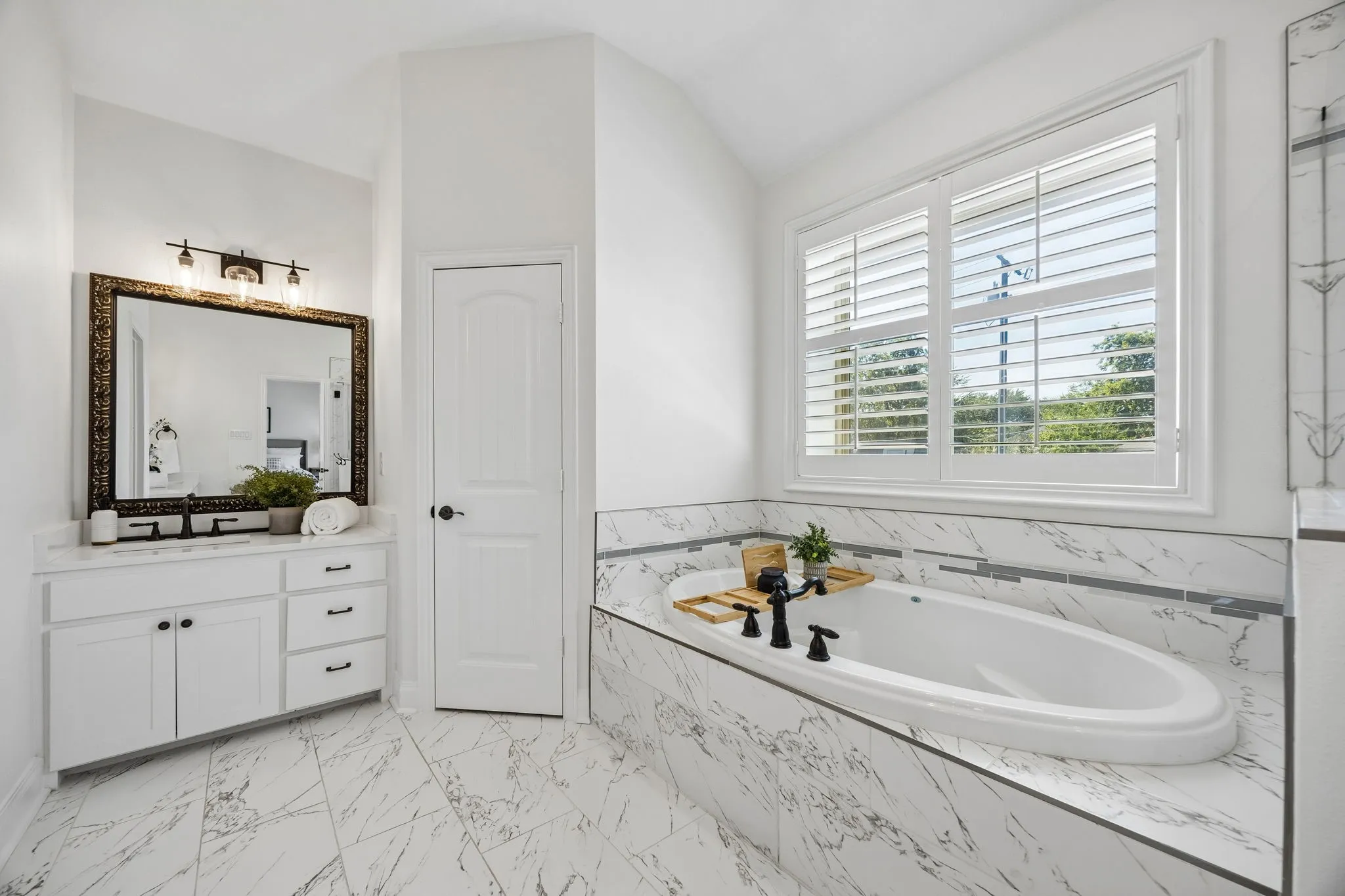 Single Family Residence For Sale in Dallas County , 5202 Miller Avenue, Dallas, Texas 75206, 3 Bedroom, 3 Bathroom, 2 Garage spaces, 2,882 Sqft, built in 2009, mls#21384051, Real Estate Agent in Dallas, Homes For Sale in Dallas county, Homes For Sale in Dallas, Realtor in Dallas Texas, Real Estate Brokerage Independent Realty Texas, Luminita Cordes Realtor