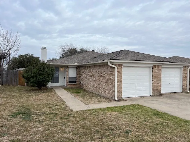 Duplex For Rent in Tarrant County , 1152 Landsdale Lane, Saginaw, Texas 76179, 3 Bedroom, 2 Bathroom, 1 Garage spaces, 1,012 Sqft, built in 1984, mls#21384432, Real Estate Agent in Saginaw, Homes For Rent in Tarrant county, Homes For Rent in Saginaw, Realtor in Saginaw Texas, Real Estate Brokerage Independent Realty Texas, Luminita Cordes Realtor