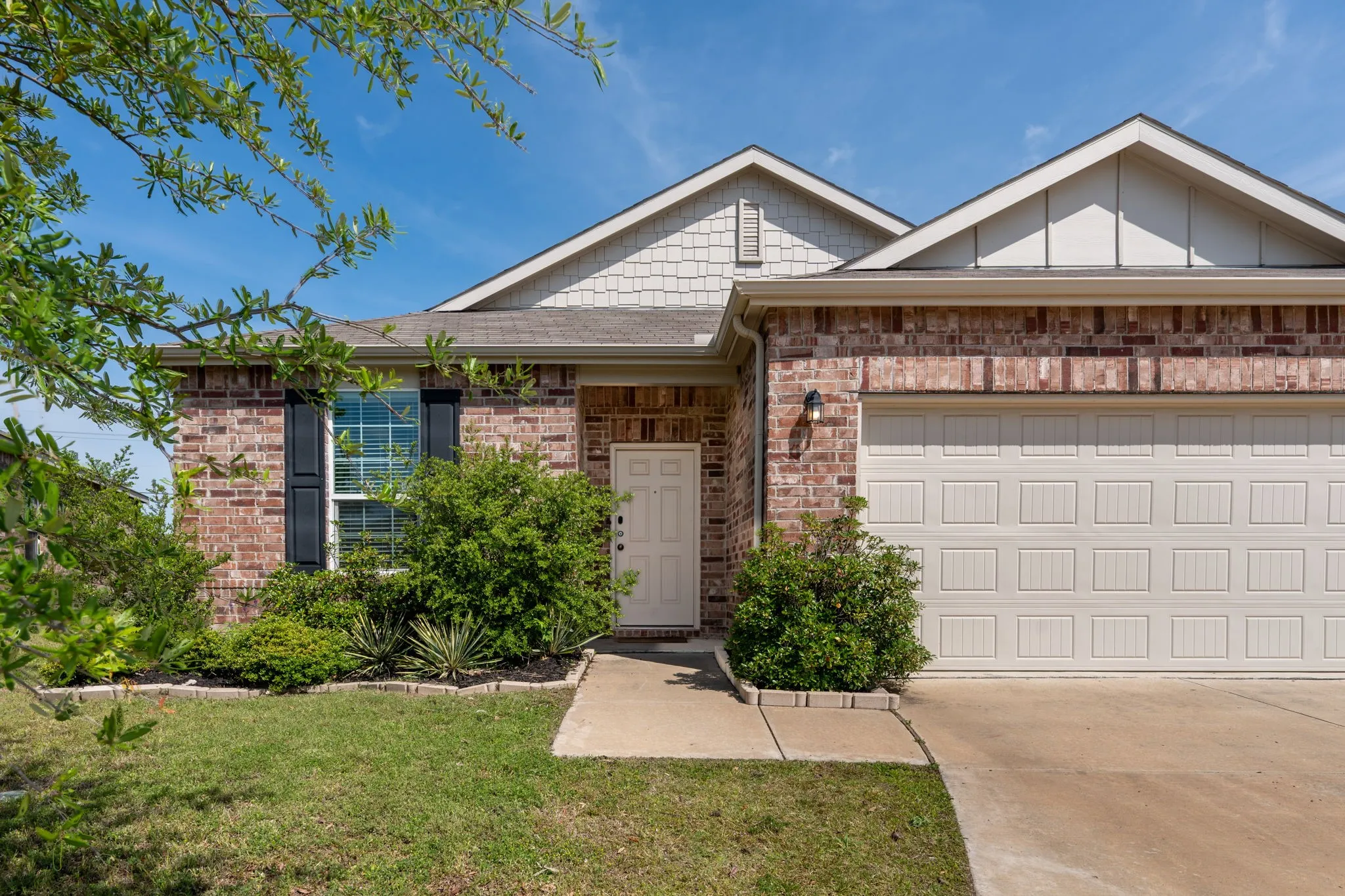 Single Family Residence For Rent in Rockwall County , 315 Citrus Drive, Fate, Texas 75189, 3 Bedroom, 2 Bathroom, 2 Garage spaces, 1,771 Sqft, built in 2019, mls#21384404, Real Estate Agent in Fate, Homes For Rent in Rockwall county, Homes For Rent in Fate, Realtor in Fate Texas, Real Estate Brokerage Independent Realty Texas, Luminita Cordes Realtor
