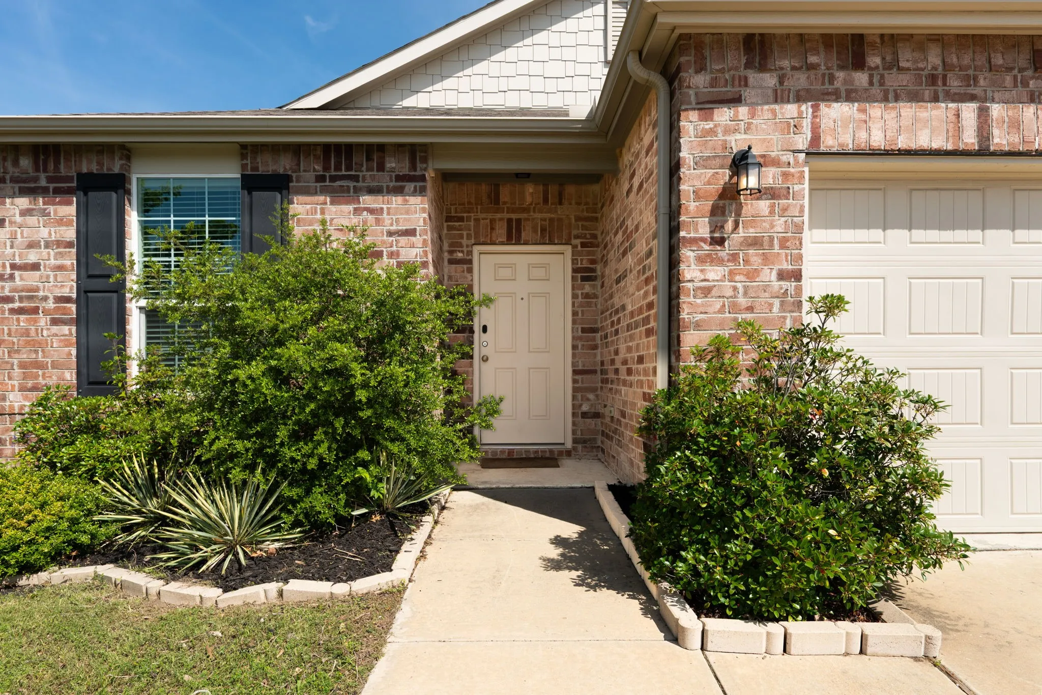 Single Family Residence For Rent in Rockwall County , 315 Citrus Drive, Fate, Texas 75189, 3 Bedroom, 2 Bathroom, 2 Garage spaces, 1,771 Sqft, built in 2019, mls#21384404, Real Estate Agent in Fate, Homes For Rent in Rockwall county, Homes For Rent in Fate, Realtor in Fate Texas, Real Estate Brokerage Independent Realty Texas, Luminita Cordes Realtor