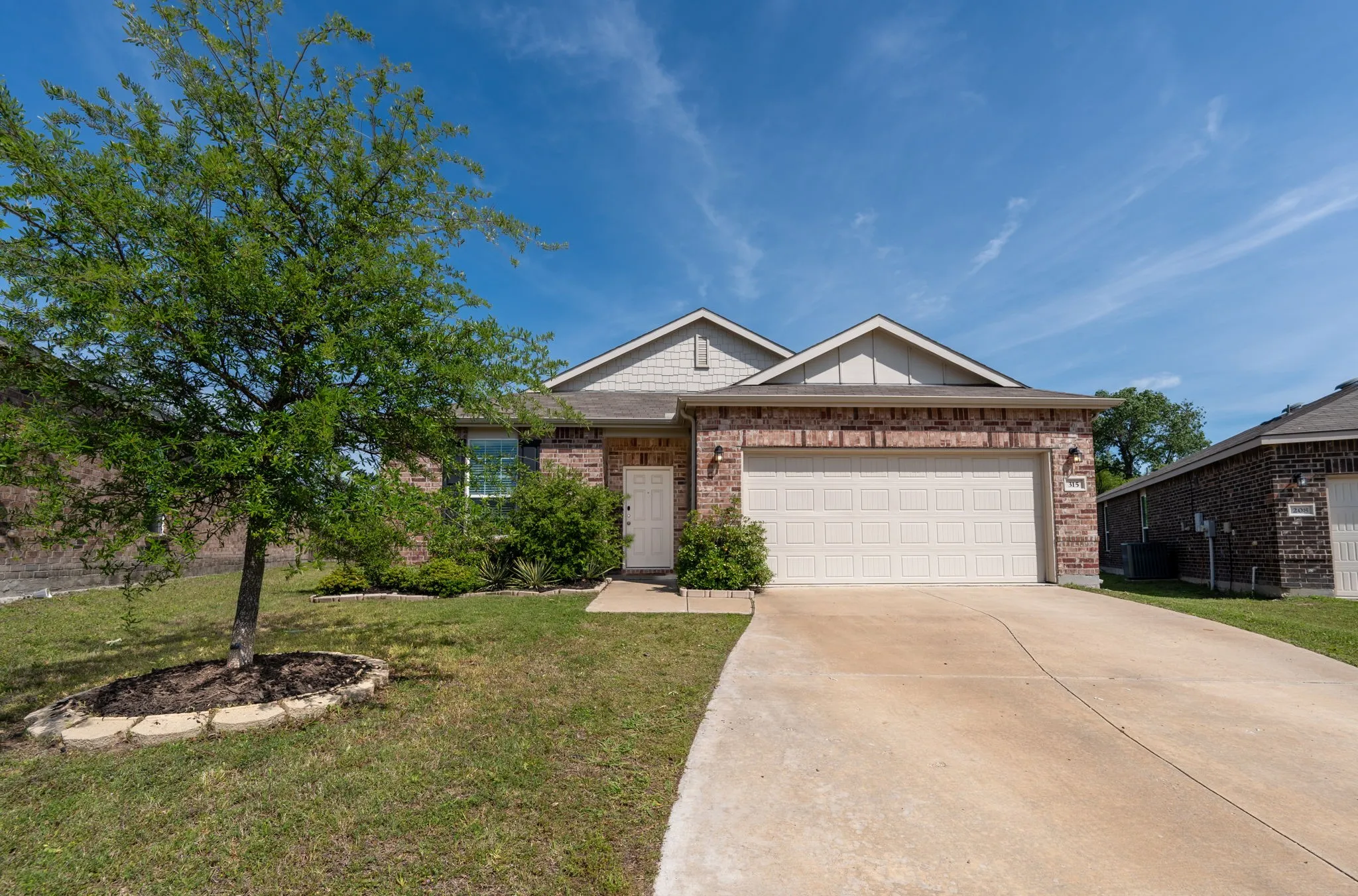Single Family Residence For Rent in Rockwall County , 315 Citrus Drive, Fate, Texas 75189, 3 Bedroom, 2 Bathroom, 2 Garage spaces, 1,771 Sqft, built in 2019, mls#21384404, Real Estate Agent in Fate, Homes For Rent in Rockwall county, Homes For Rent in Fate, Realtor in Fate Texas, Real Estate Brokerage Independent Realty Texas, Luminita Cordes Realtor