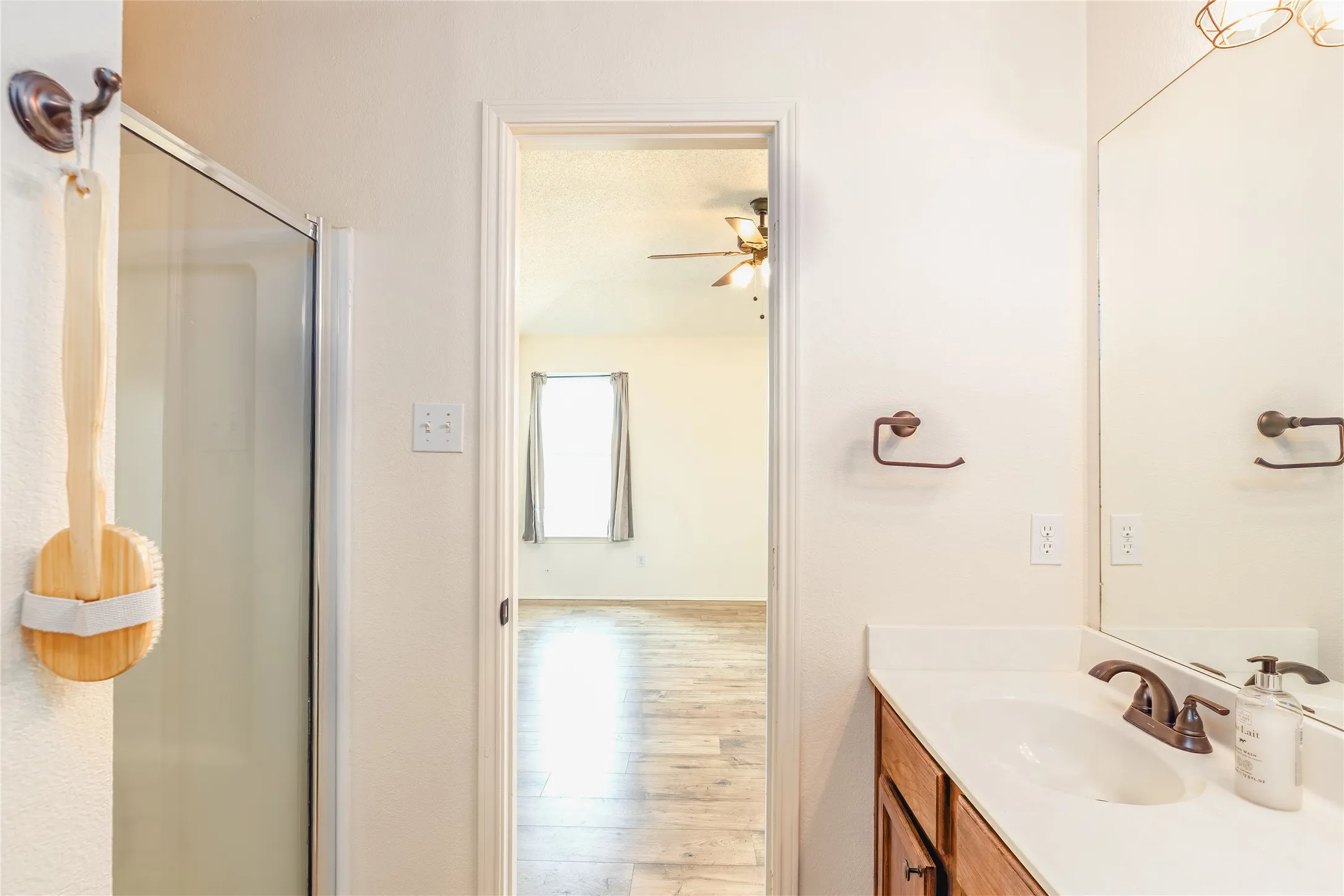 Single Family Residence For Sale in Parker County , 521 N Avenue E, Springtown, Texas 76082, 3 Bedroom, 2 Bathroom, 2 Garage spaces, 1,597 Sqft, built in 2002, mls#21384281, Real Estate Agent in Springtown, Homes For Sale in Parker county, Homes For Sale in Springtown, Realtor in Springtown Texas, Real Estate Brokerage Independent Realty Texas, Luminita Cordes Realtor