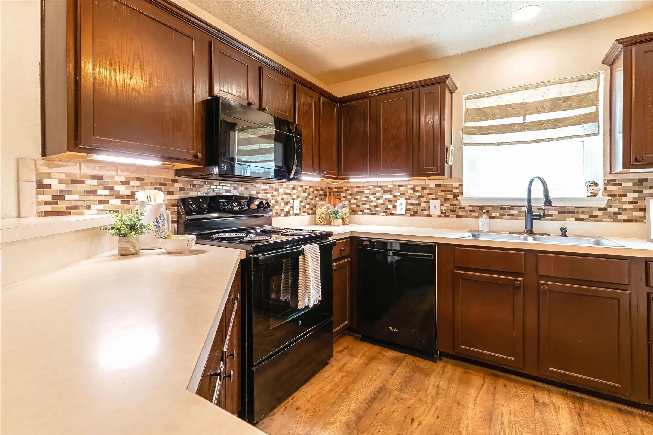 Single Family Residence For Sale in Parker County , 521 N Avenue E, Springtown, Texas 76082, 3 Bedroom, 2 Bathroom, 2 Garage spaces, 1,597 Sqft, built in 2002, mls#21384281, Real Estate Agent in Springtown, Homes For Sale in Parker county, Homes For Sale in Springtown, Realtor in Springtown Texas, Real Estate Brokerage Independent Realty Texas, Luminita Cordes Realtor