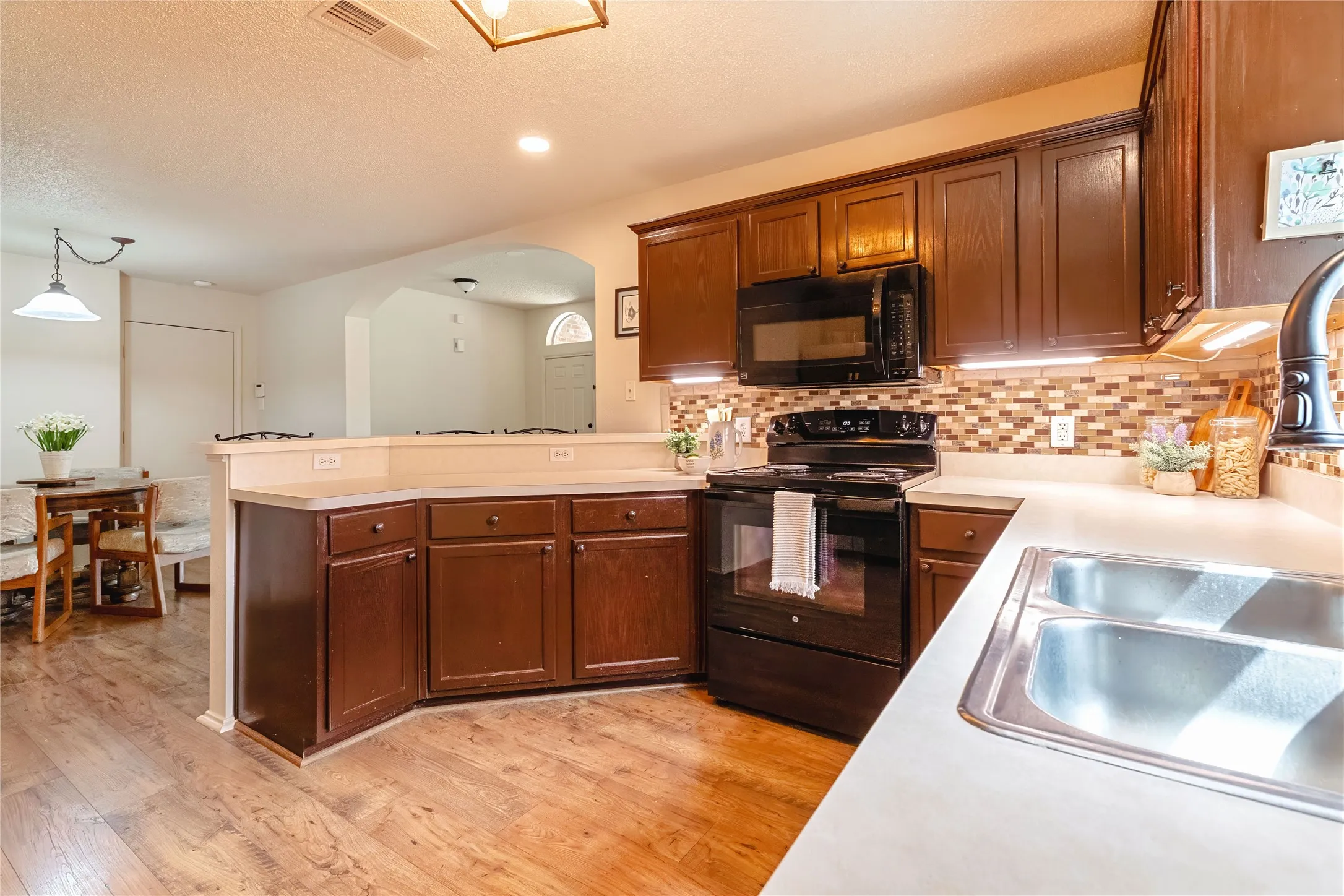 Single Family Residence For Sale in Parker County , 521 N Avenue E, Springtown, Texas 76082, 3 Bedroom, 2 Bathroom, 2 Garage spaces, 1,597 Sqft, built in 2002, mls#21384281, Real Estate Agent in Springtown, Homes For Sale in Parker county, Homes For Sale in Springtown, Realtor in Springtown Texas, Real Estate Brokerage Independent Realty Texas, Luminita Cordes Realtor