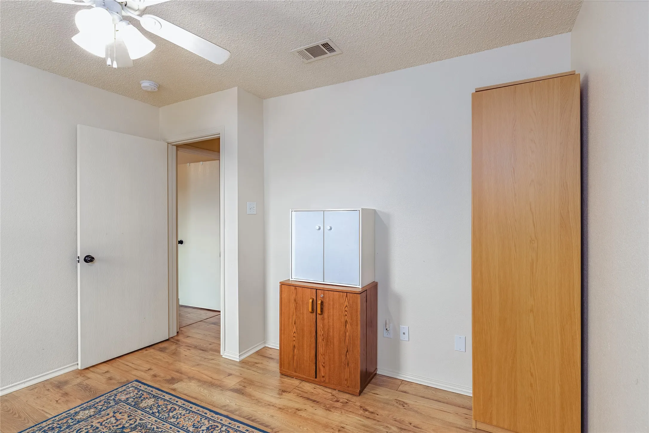 Single Family Residence For Sale in Parker County , 521 N Avenue E, Springtown, Texas 76082, 3 Bedroom, 2 Bathroom, 2 Garage spaces, 1,597 Sqft, built in 2002, mls#21384281, Real Estate Agent in Springtown, Homes For Sale in Parker county, Homes For Sale in Springtown, Realtor in Springtown Texas, Real Estate Brokerage Independent Realty Texas, Luminita Cordes Realtor