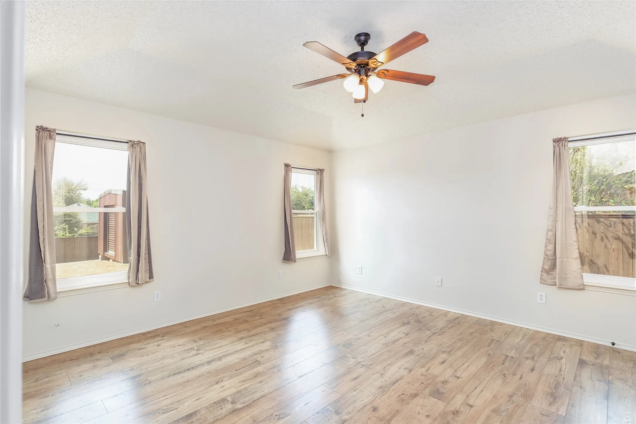 Single Family Residence For Sale in Parker County , 521 N Avenue E, Springtown, Texas 76082, 3 Bedroom, 2 Bathroom, 2 Garage spaces, 1,597 Sqft, built in 2002, mls#21384281, Real Estate Agent in Springtown, Homes For Sale in Parker county, Homes For Sale in Springtown, Realtor in Springtown Texas, Real Estate Brokerage Independent Realty Texas, Luminita Cordes Realtor