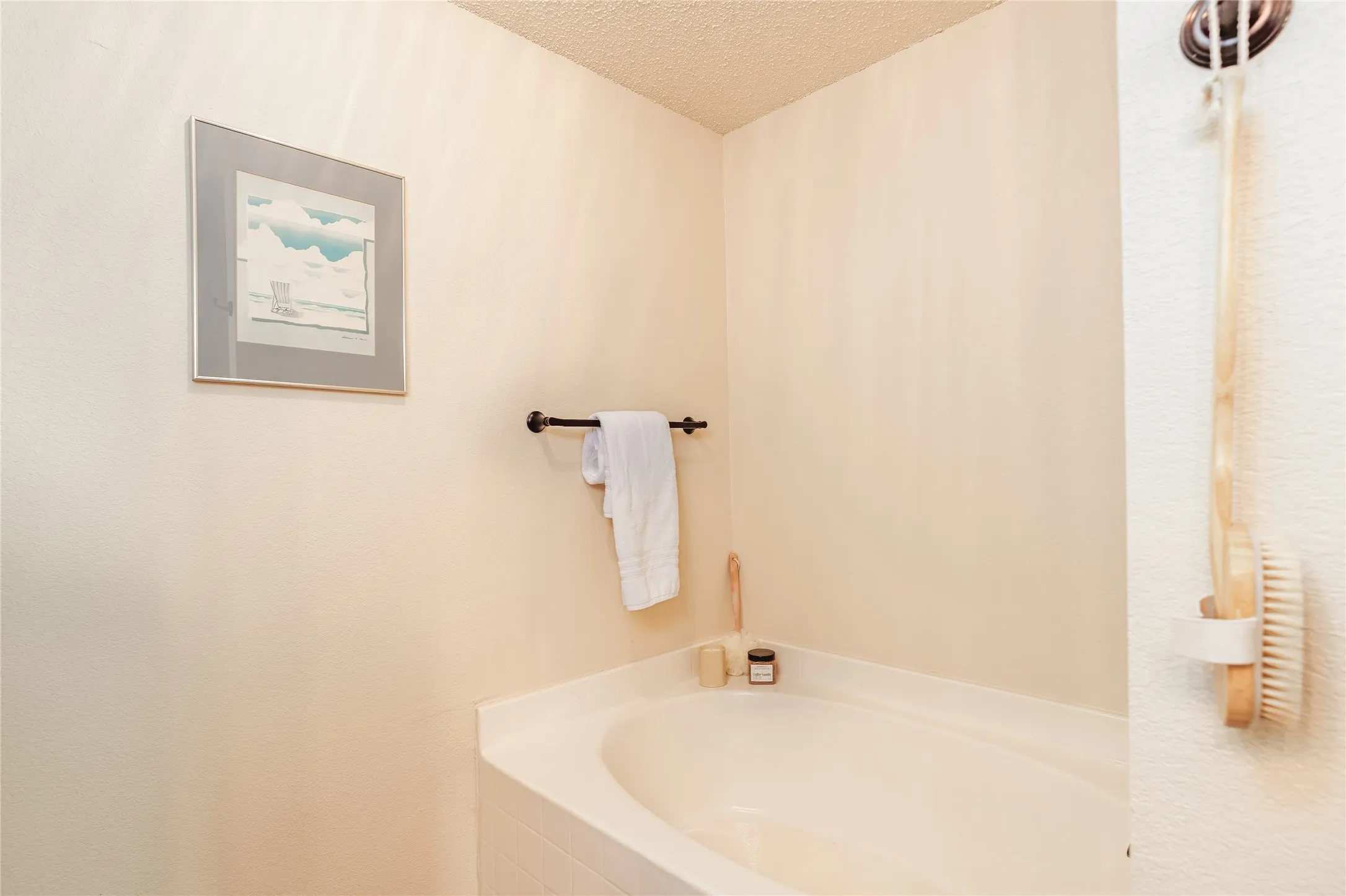 Single Family Residence For Sale in Parker County , 521 N Avenue E, Springtown, Texas 76082, 3 Bedroom, 2 Bathroom, 2 Garage spaces, 1,597 Sqft, built in 2002, mls#21384281, Real Estate Agent in Springtown, Homes For Sale in Parker county, Homes For Sale in Springtown, Realtor in Springtown Texas, Real Estate Brokerage Independent Realty Texas, Luminita Cordes Realtor