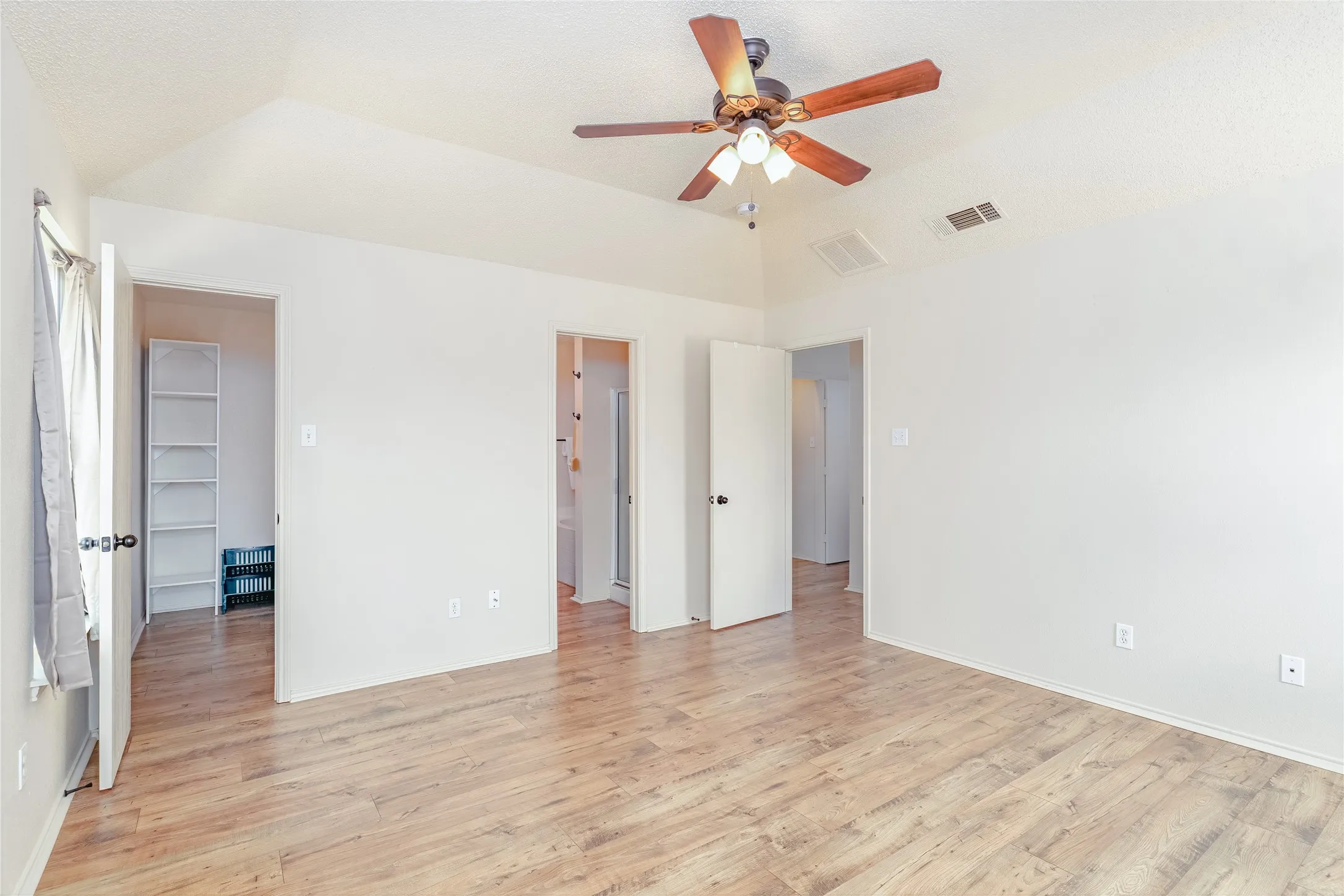 Single Family Residence For Sale in Parker County , 521 N Avenue E, Springtown, Texas 76082, 3 Bedroom, 2 Bathroom, 2 Garage spaces, 1,597 Sqft, built in 2002, mls#21384281, Real Estate Agent in Springtown, Homes For Sale in Parker county, Homes For Sale in Springtown, Realtor in Springtown Texas, Real Estate Brokerage Independent Realty Texas, Luminita Cordes Realtor