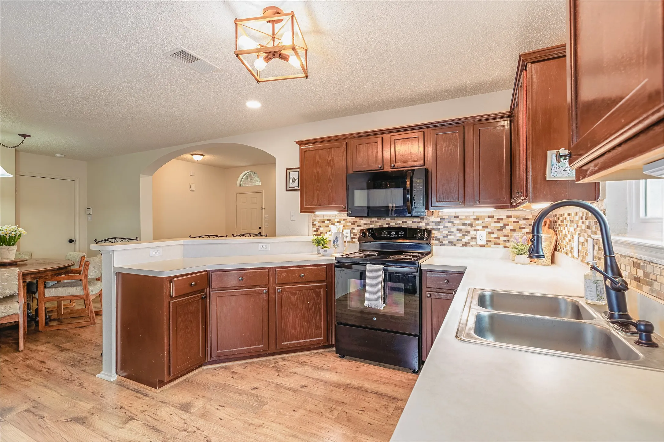 Single Family Residence For Sale in Parker County , 521 N Avenue E, Springtown, Texas 76082, 3 Bedroom, 2 Bathroom, 2 Garage spaces, 1,597 Sqft, built in 2002, mls#21384281, Real Estate Agent in Springtown, Homes For Sale in Parker county, Homes For Sale in Springtown, Realtor in Springtown Texas, Real Estate Brokerage Independent Realty Texas, Luminita Cordes Realtor