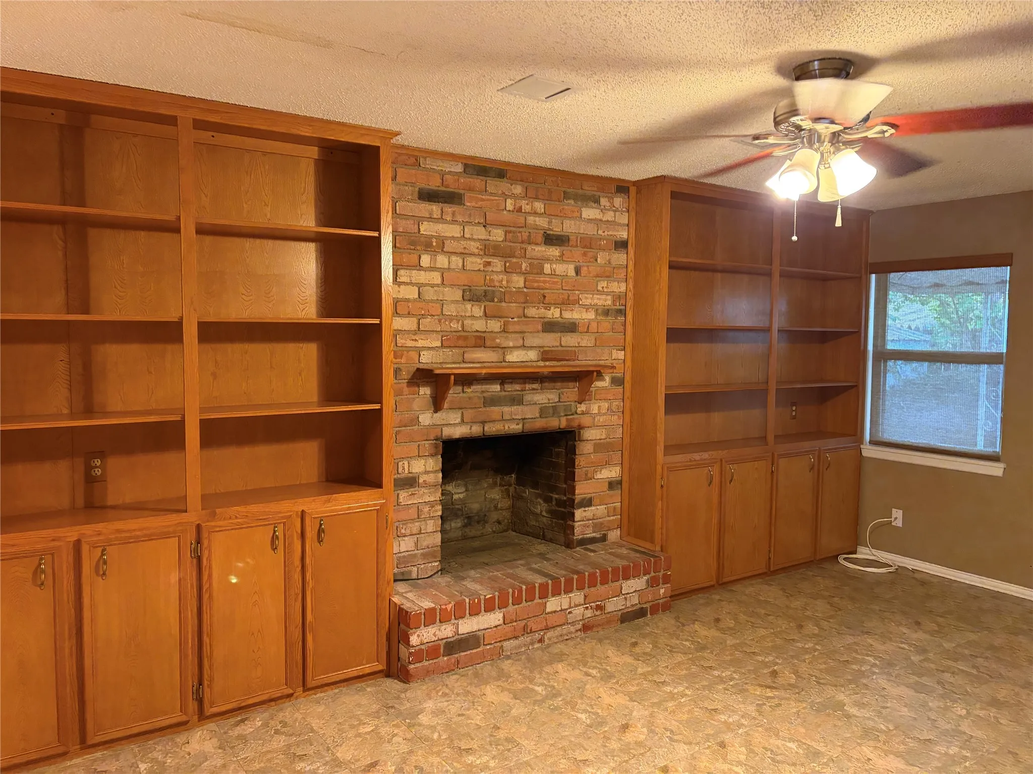 Duplex For Rent in Taylor County , 3325 S 15th Street, Abilene, Texas 79605, 2 Bedroom, 2 Bathroom, Garage spaces, 1,261 Sqft, built in 1971, mls#21384440, Real Estate Agent in Abilene, Homes For Rent in Taylor county, Homes For Rent in Abilene, Realtor in Abilene Texas, Real Estate Brokerage Independent Realty Texas, Luminita Cordes Realtor