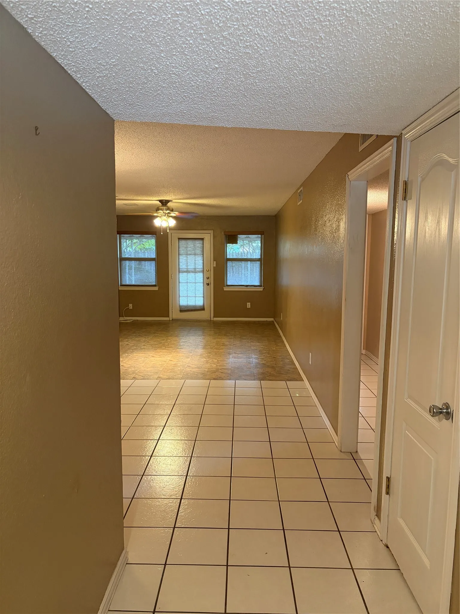 Duplex For Rent in Taylor County , 3325 S 15th Street, Abilene, Texas 79605, 2 Bedroom, 2 Bathroom, Garage spaces, 1,261 Sqft, built in 1971, mls#21384440, Real Estate Agent in Abilene, Homes For Rent in Taylor county, Homes For Rent in Abilene, Realtor in Abilene Texas, Real Estate Brokerage Independent Realty Texas, Luminita Cordes Realtor