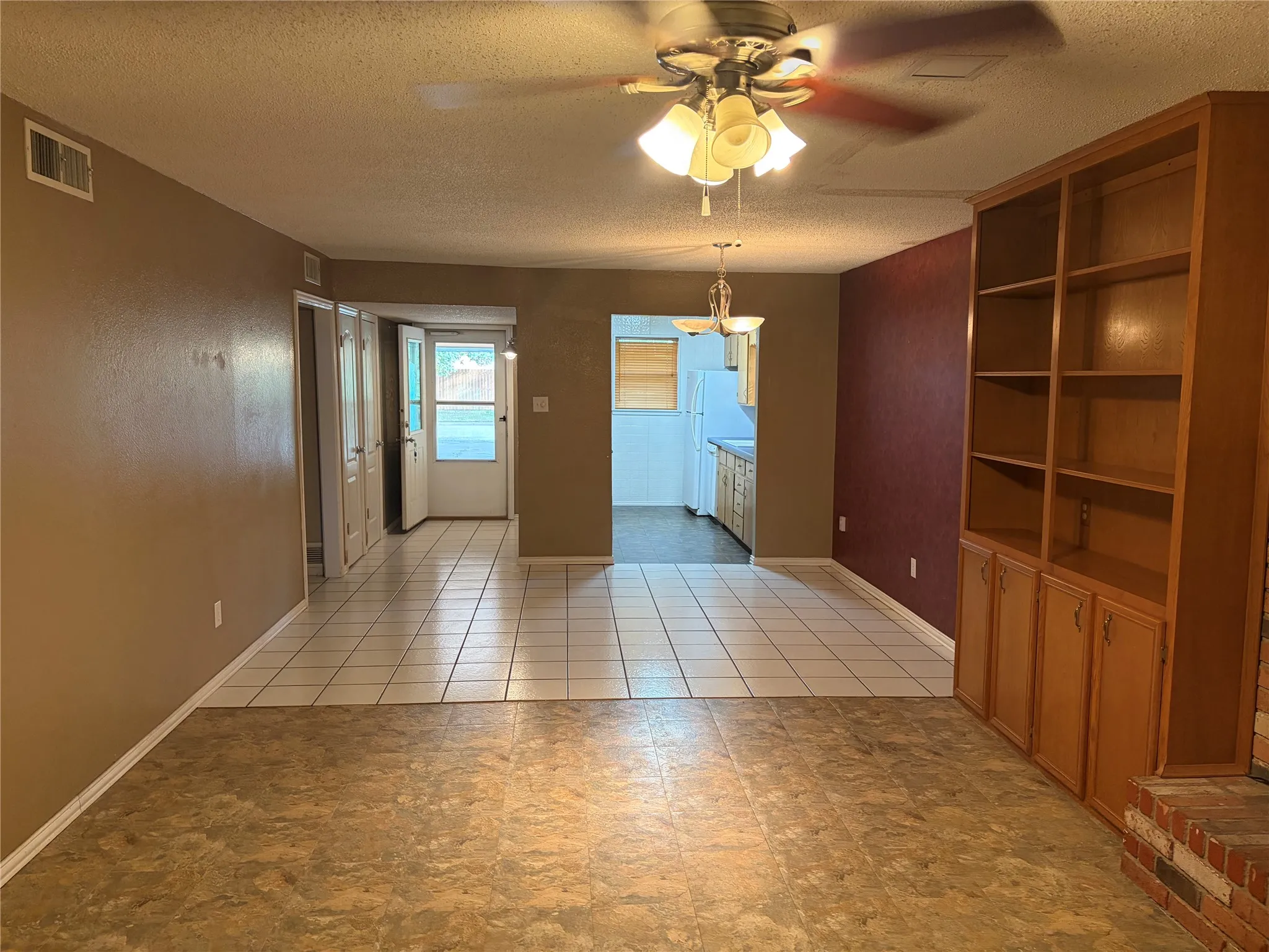 Duplex For Rent in Taylor County , 3325 S 15th Street, Abilene, Texas 79605, 2 Bedroom, 2 Bathroom, Garage spaces, 1,261 Sqft, built in 1971, mls#21384440, Real Estate Agent in Abilene, Homes For Rent in Taylor county, Homes For Rent in Abilene, Realtor in Abilene Texas, Real Estate Brokerage Independent Realty Texas, Luminita Cordes Realtor