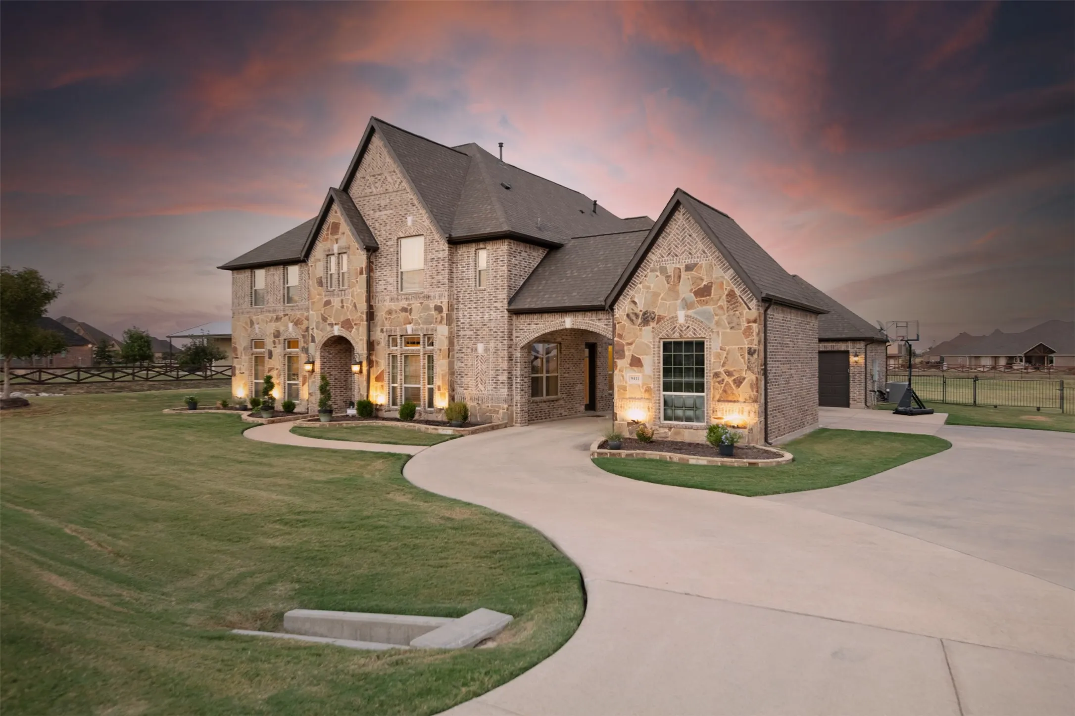 Single Family Residence For Sale in Denton County , 9411 Tay Lane, Justin, Texas 76247, 5 Bedroom, 7 Bathroom, 3 Garage spaces, 5,083 Sqft, built in 2015, mls#21380087, Real Estate Agent in Justin, Homes For Sale in Denton county, Homes For Sale in Justin, Realtor in Justin Texas, Real Estate Brokerage Independent Realty Texas, Luminita Cordes Realtor