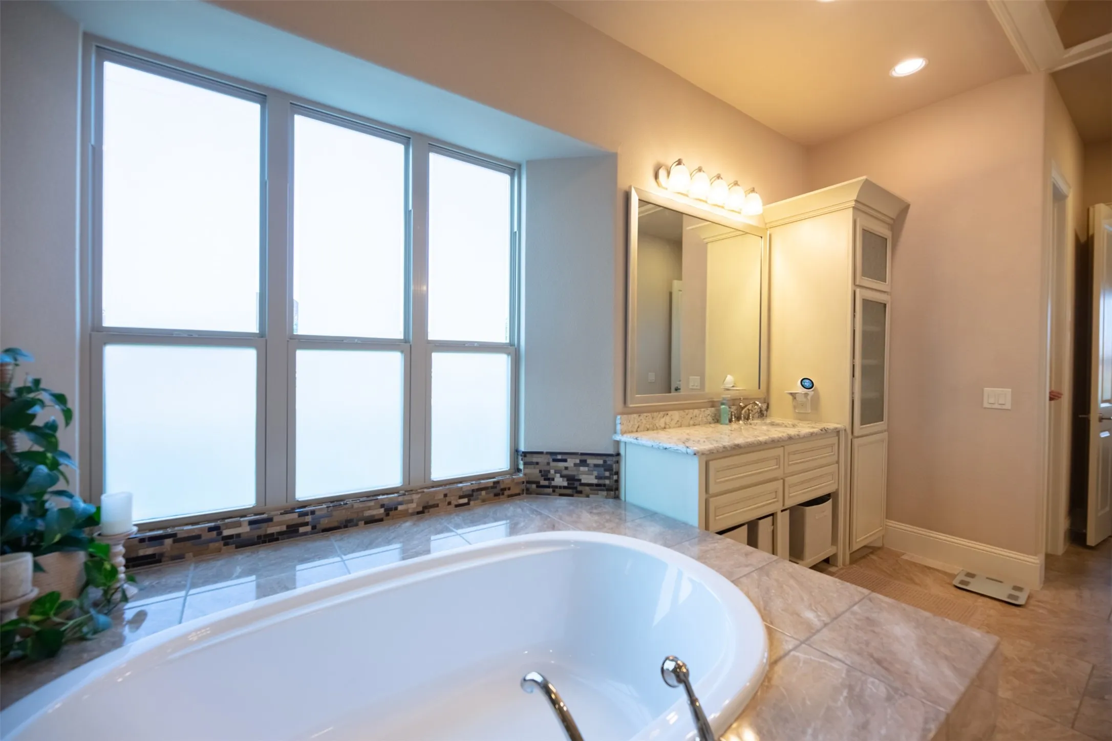 Single Family Residence For Sale in Denton County , 9411 Tay Lane, Justin, Texas 76247, 5 Bedroom, 7 Bathroom, 3 Garage spaces, 5,083 Sqft, built in 2015, mls#21380087, Real Estate Agent in Justin, Homes For Sale in Denton county, Homes For Sale in Justin, Realtor in Justin Texas, Real Estate Brokerage Independent Realty Texas, Luminita Cordes Realtor