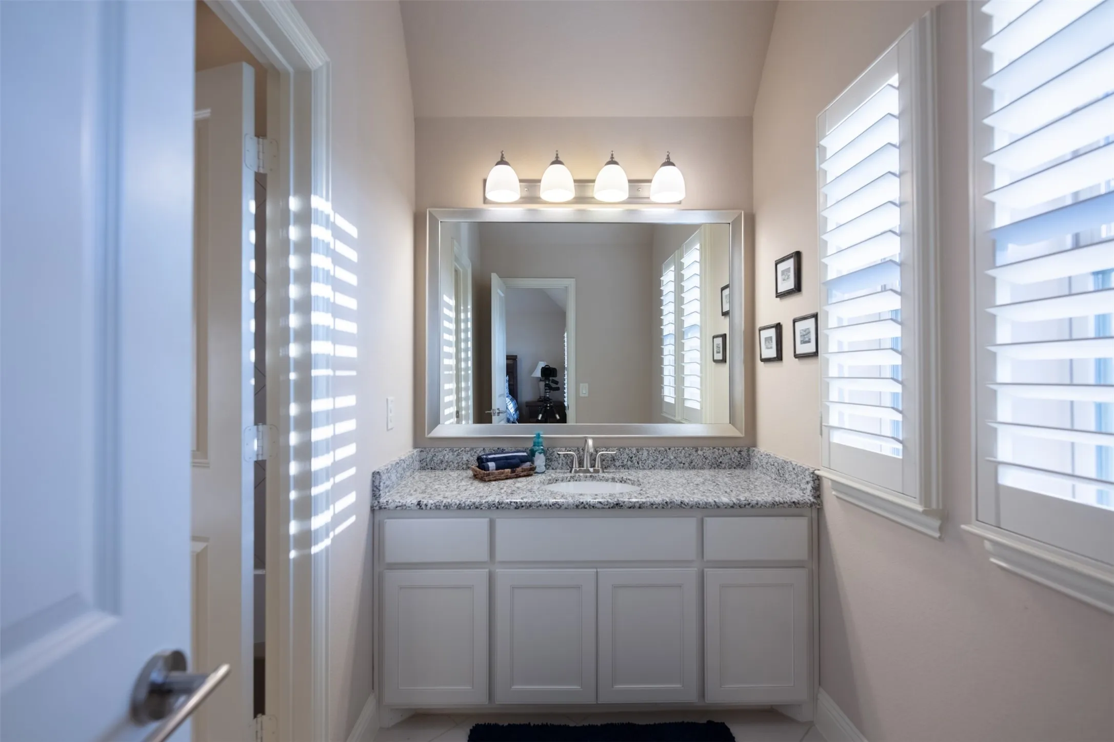 Single Family Residence For Sale in Denton County , 9411 Tay Lane, Justin, Texas 76247, 5 Bedroom, 7 Bathroom, 3 Garage spaces, 5,083 Sqft, built in 2015, mls#21380087, Real Estate Agent in Justin, Homes For Sale in Denton county, Homes For Sale in Justin, Realtor in Justin Texas, Real Estate Brokerage Independent Realty Texas, Luminita Cordes Realtor