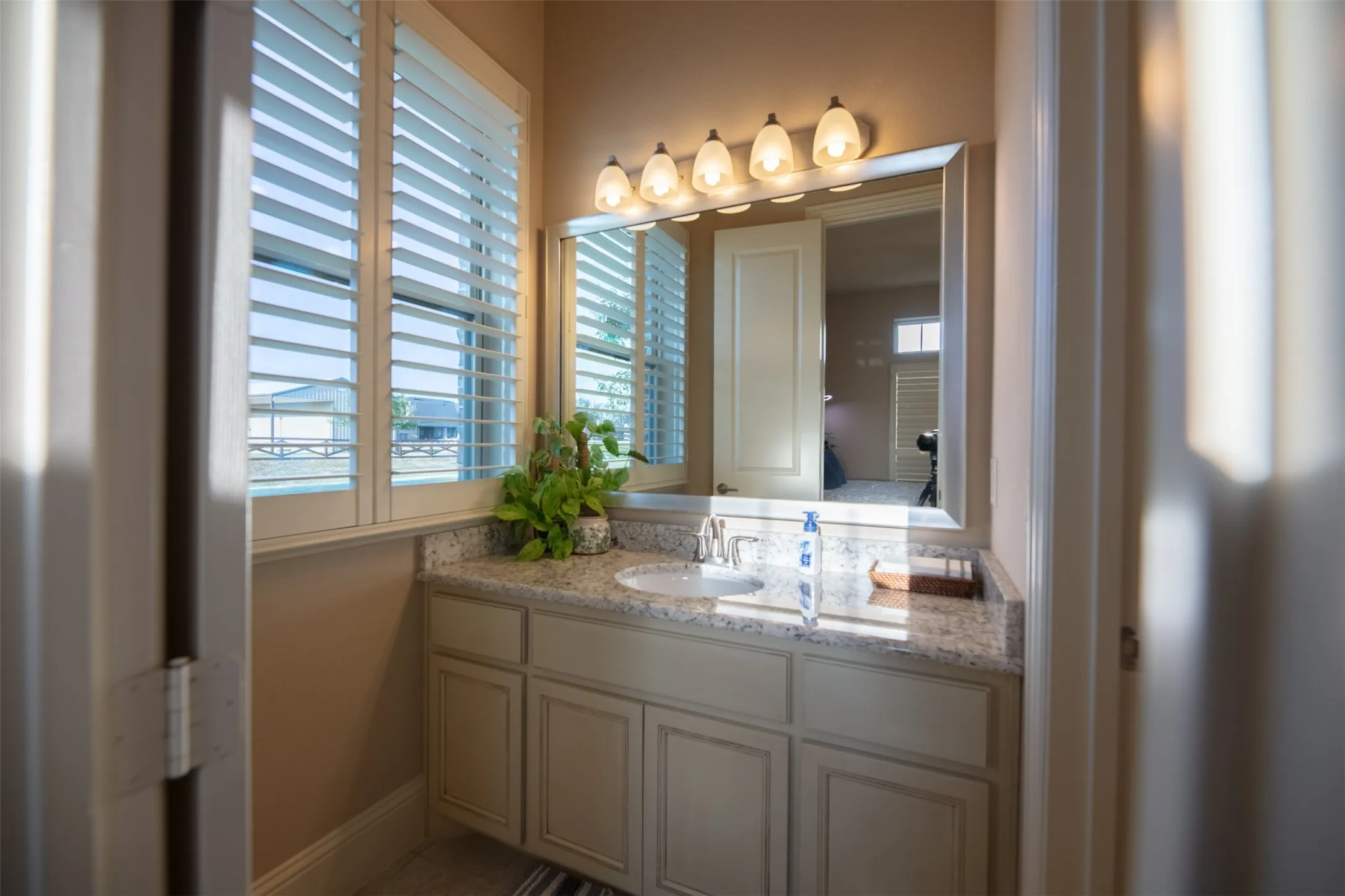 Single Family Residence For Sale in Denton County , 9411 Tay Lane, Justin, Texas 76247, 5 Bedroom, 7 Bathroom, 3 Garage spaces, 5,083 Sqft, built in 2015, mls#21380087, Real Estate Agent in Justin, Homes For Sale in Denton county, Homes For Sale in Justin, Realtor in Justin Texas, Real Estate Brokerage Independent Realty Texas, Luminita Cordes Realtor