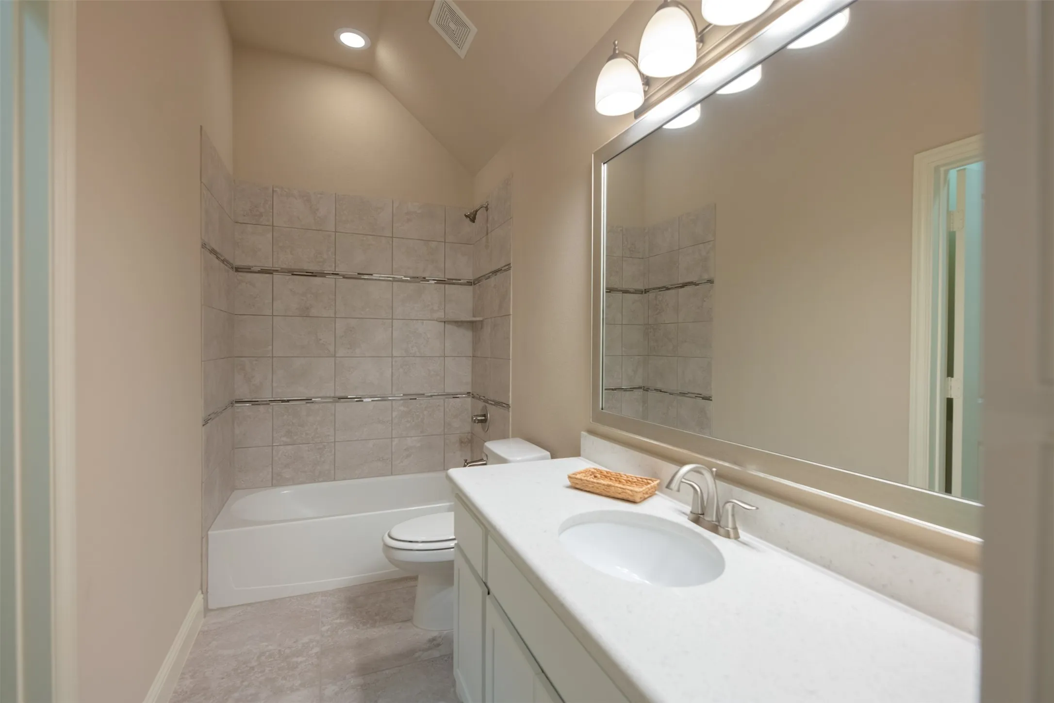 Single Family Residence For Sale in Denton County , 9411 Tay Lane, Justin, Texas 76247, 5 Bedroom, 7 Bathroom, 3 Garage spaces, 5,083 Sqft, built in 2015, mls#21380087, Real Estate Agent in Justin, Homes For Sale in Denton county, Homes For Sale in Justin, Realtor in Justin Texas, Real Estate Brokerage Independent Realty Texas, Luminita Cordes Realtor