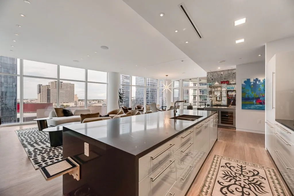 Condominium For Sale in Dallas County , 1918 Olive Street 1002, Dallas, Texas 75201, 2 Bedroom, 2 Bathroom, 2 Garage spaces, 2,407 Sqft, built in 2011, mls#21382783, Real Estate Agent in Dallas, Homes For Sale in Dallas county, Homes For Sale in Dallas, Realtor in Dallas Texas, Real Estate Brokerage Independent Realty Texas, Luminita Cordes Realtor