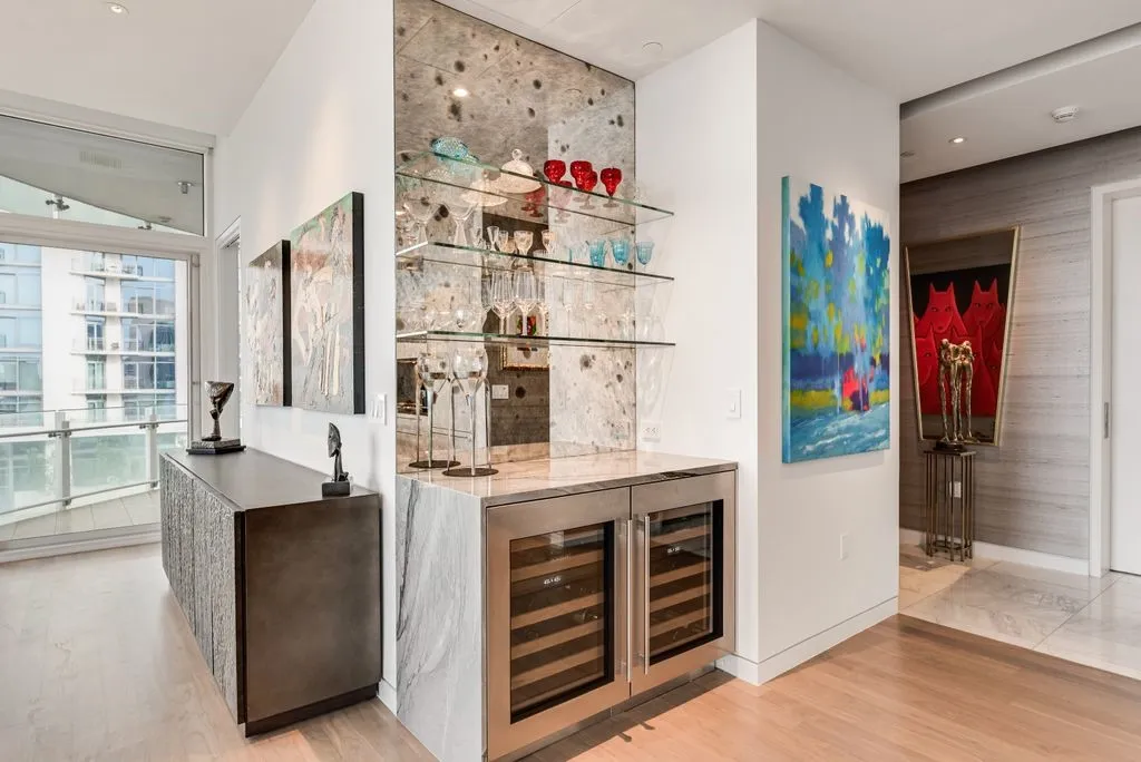 Condominium For Sale in Dallas County , 1918 Olive Street 1002, Dallas, Texas 75201, 2 Bedroom, 2 Bathroom, 2 Garage spaces, 2,407 Sqft, built in 2011, mls#21382783, Real Estate Agent in Dallas, Homes For Sale in Dallas county, Homes For Sale in Dallas, Realtor in Dallas Texas, Real Estate Brokerage Independent Realty Texas, Luminita Cordes Realtor