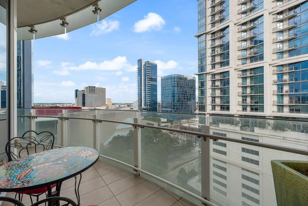 Condominium For Sale in Dallas County , 1918 Olive Street 1002, Dallas, Texas 75201, 2 Bedroom, 2 Bathroom, 2 Garage spaces, 2,407 Sqft, built in 2011, mls#21382783, Real Estate Agent in Dallas, Homes For Sale in Dallas county, Homes For Sale in Dallas, Realtor in Dallas Texas, Real Estate Brokerage Independent Realty Texas, Luminita Cordes Realtor