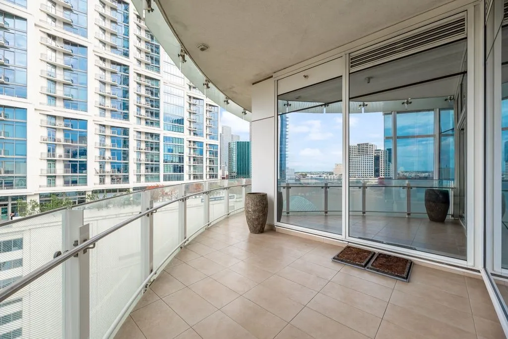 Condominium For Sale in Dallas County , 1918 Olive Street 1002, Dallas, Texas 75201, 2 Bedroom, 2 Bathroom, 2 Garage spaces, 2,407 Sqft, built in 2011, mls#21382783, Real Estate Agent in Dallas, Homes For Sale in Dallas county, Homes For Sale in Dallas, Realtor in Dallas Texas, Real Estate Brokerage Independent Realty Texas, Luminita Cordes Realtor