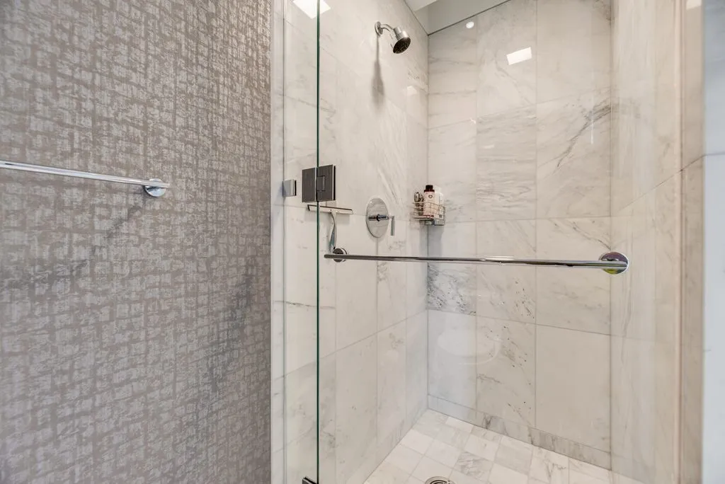 Condominium For Sale in Dallas County , 1918 Olive Street 1002, Dallas, Texas 75201, 2 Bedroom, 2 Bathroom, 2 Garage spaces, 2,407 Sqft, built in 2011, mls#21382783, Real Estate Agent in Dallas, Homes For Sale in Dallas county, Homes For Sale in Dallas, Realtor in Dallas Texas, Real Estate Brokerage Independent Realty Texas, Luminita Cordes Realtor