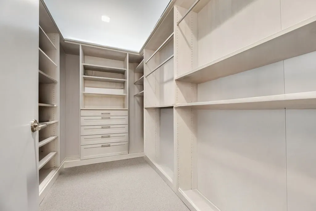 Condominium For Sale in Dallas County , 1918 Olive Street 1002, Dallas, Texas 75201, 2 Bedroom, 2 Bathroom, 2 Garage spaces, 2,407 Sqft, built in 2011, mls#21382783, Real Estate Agent in Dallas, Homes For Sale in Dallas county, Homes For Sale in Dallas, Realtor in Dallas Texas, Real Estate Brokerage Independent Realty Texas, Luminita Cordes Realtor