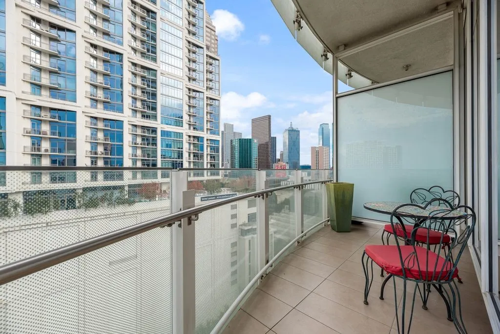 Condominium For Sale in Dallas County , 1918 Olive Street 1002, Dallas, Texas 75201, 2 Bedroom, 2 Bathroom, 2 Garage spaces, 2,407 Sqft, built in 2011, mls#21382783, Real Estate Agent in Dallas, Homes For Sale in Dallas county, Homes For Sale in Dallas, Realtor in Dallas Texas, Real Estate Brokerage Independent Realty Texas, Luminita Cordes Realtor