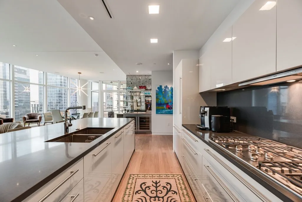 Condominium For Sale in Dallas County , 1918 Olive Street 1002, Dallas, Texas 75201, 2 Bedroom, 2 Bathroom, 2 Garage spaces, 2,407 Sqft, built in 2011, mls#21382783, Real Estate Agent in Dallas, Homes For Sale in Dallas county, Homes For Sale in Dallas, Realtor in Dallas Texas, Real Estate Brokerage Independent Realty Texas, Luminita Cordes Realtor