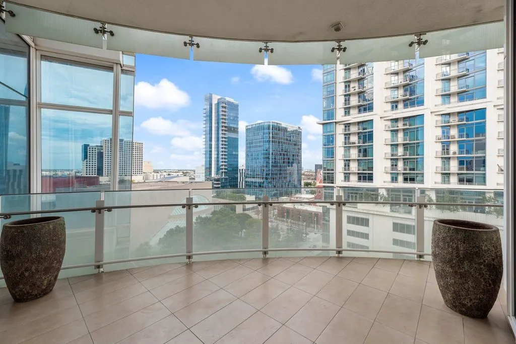 Condominium For Sale in Dallas County , 1918 Olive Street 1002, Dallas, Texas 75201, 2 Bedroom, 2 Bathroom, 2 Garage spaces, 2,407 Sqft, built in 2011, mls#21382783, Real Estate Agent in Dallas, Homes For Sale in Dallas county, Homes For Sale in Dallas, Realtor in Dallas Texas, Real Estate Brokerage Independent Realty Texas, Luminita Cordes Realtor