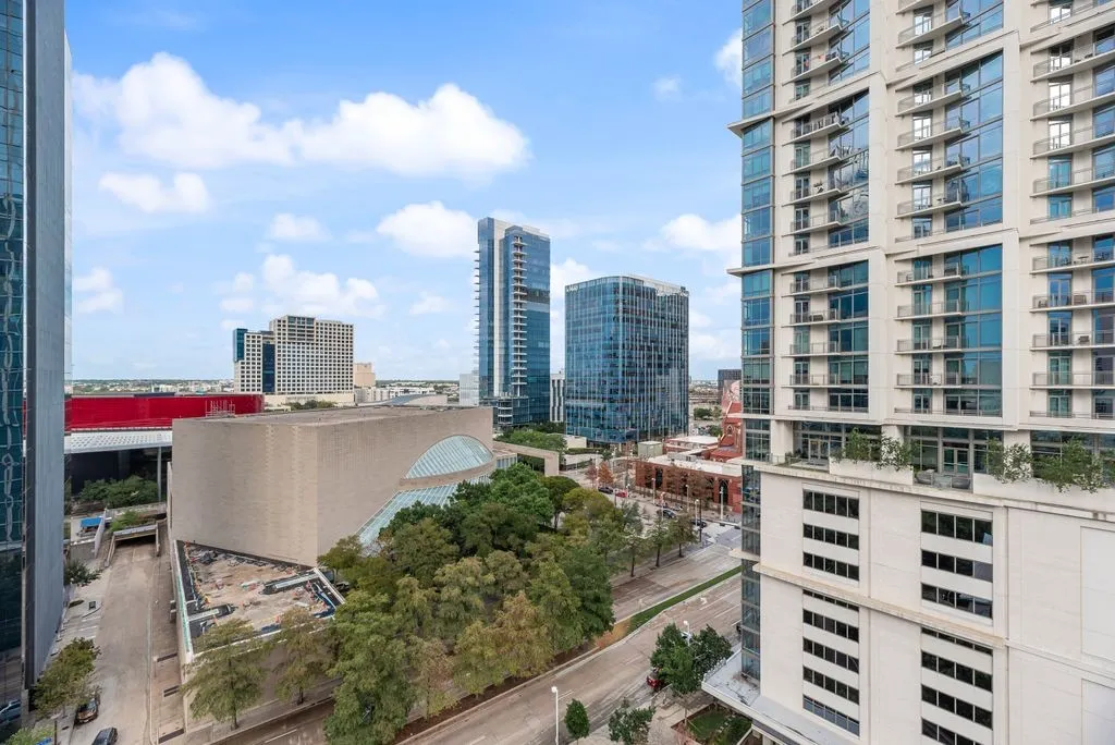 Condominium For Sale in Dallas County , 1918 Olive Street 1002, Dallas, Texas 75201, 2 Bedroom, 2 Bathroom, 2 Garage spaces, 2,407 Sqft, built in 2011, mls#21382783, Real Estate Agent in Dallas, Homes For Sale in Dallas county, Homes For Sale in Dallas, Realtor in Dallas Texas, Real Estate Brokerage Independent Realty Texas, Luminita Cordes Realtor