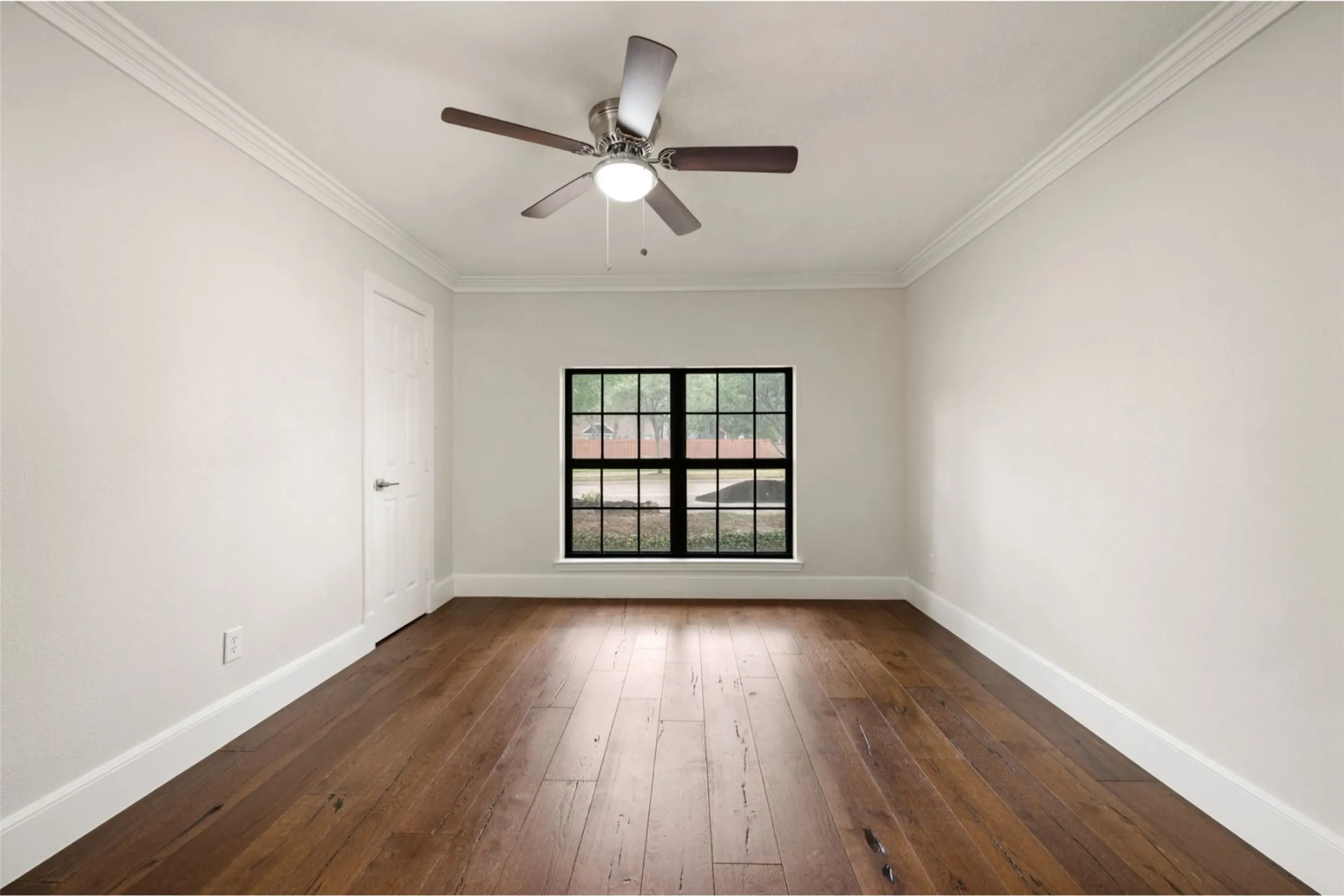Spacious secondary room