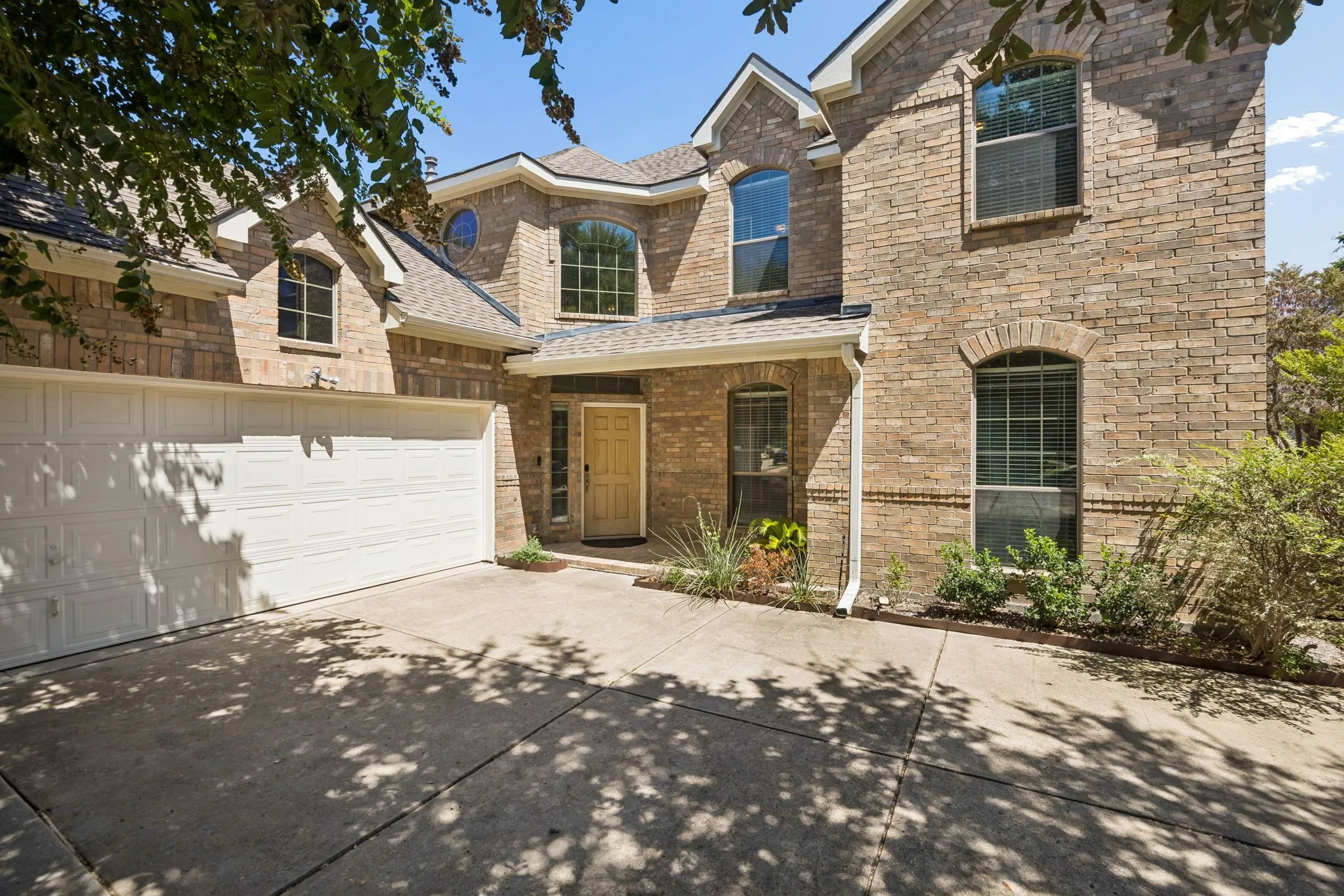 Single Family Residence For Sale in Collin County , 608 Saddlehorn Drive, Mc Kinney, Texas 75071, 4 Bedroom, 4 Bathroom, 2 Garage spaces, 3,394 Sqft, built in 2005, mls#21384421, Real Estate Agent in Mc Kinney, Homes For Sale in Collin county, Homes For Sale in Mc Kinney, Realtor in Mc Kinney Texas, Real Estate Brokerage Independent Realty Texas, Luminita Cordes Realtor