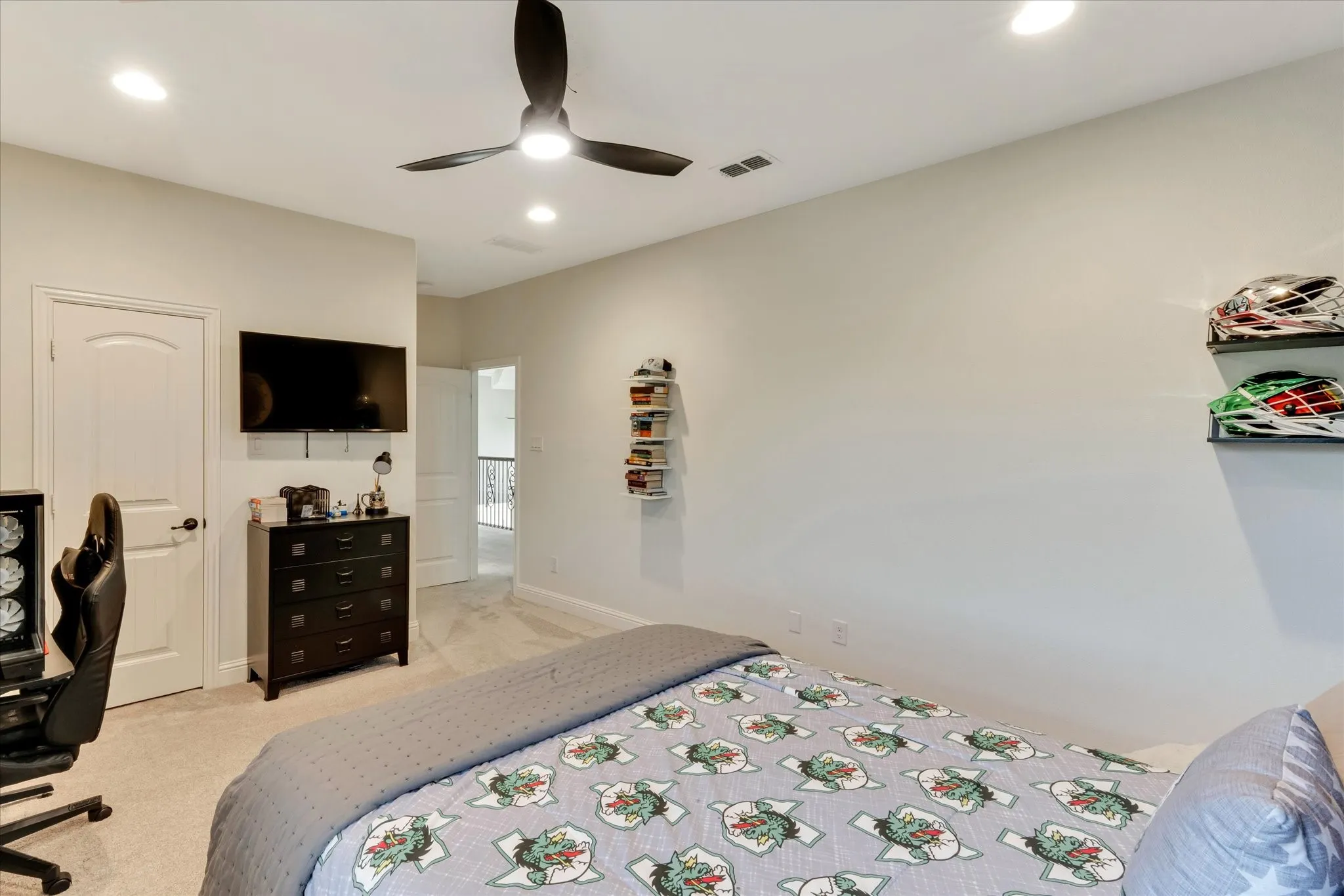 Recessed lighting, ceiling fan, wall-mounted television, and carpet flooring