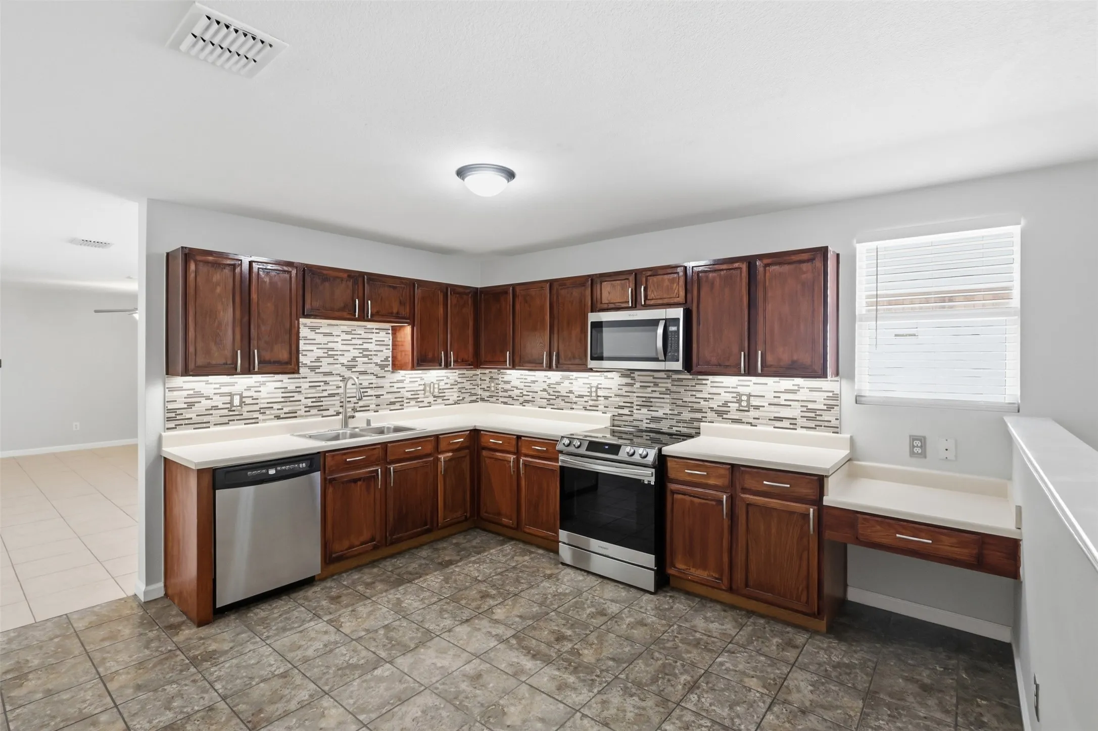 Single Family Residence For Rent in Collin County , 9582 Rosedale Drive, Frisco, Texas 75035, 4 Bedroom, 2 Bathroom, 2 Garage spaces, 2,064 Sqft, built in 2005, mls#21380481, Real Estate Agent in Frisco, Homes For Rent in Collin county, Homes For Rent in Frisco, Realtor in Frisco Texas, Real Estate Brokerage Independent Realty Texas, Luminita Cordes Realtor