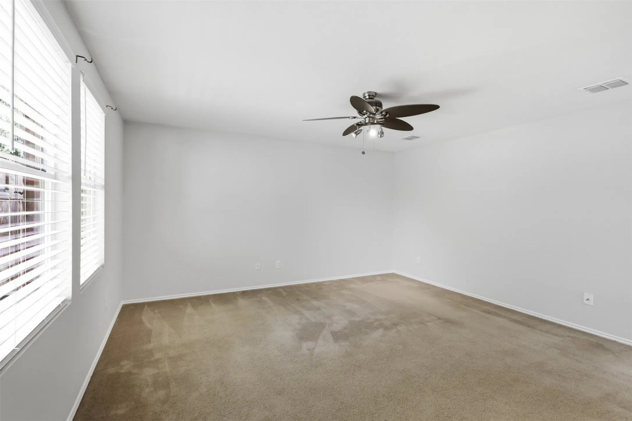 Single Family Residence For Rent in Collin County , 9582 Rosedale Drive, Frisco, Texas 75035, 4 Bedroom, 2 Bathroom, 2 Garage spaces, 2,064 Sqft, built in 2005, mls#21380481, Real Estate Agent in Frisco, Homes For Rent in Collin county, Homes For Rent in Frisco, Realtor in Frisco Texas, Real Estate Brokerage Independent Realty Texas, Luminita Cordes Realtor
